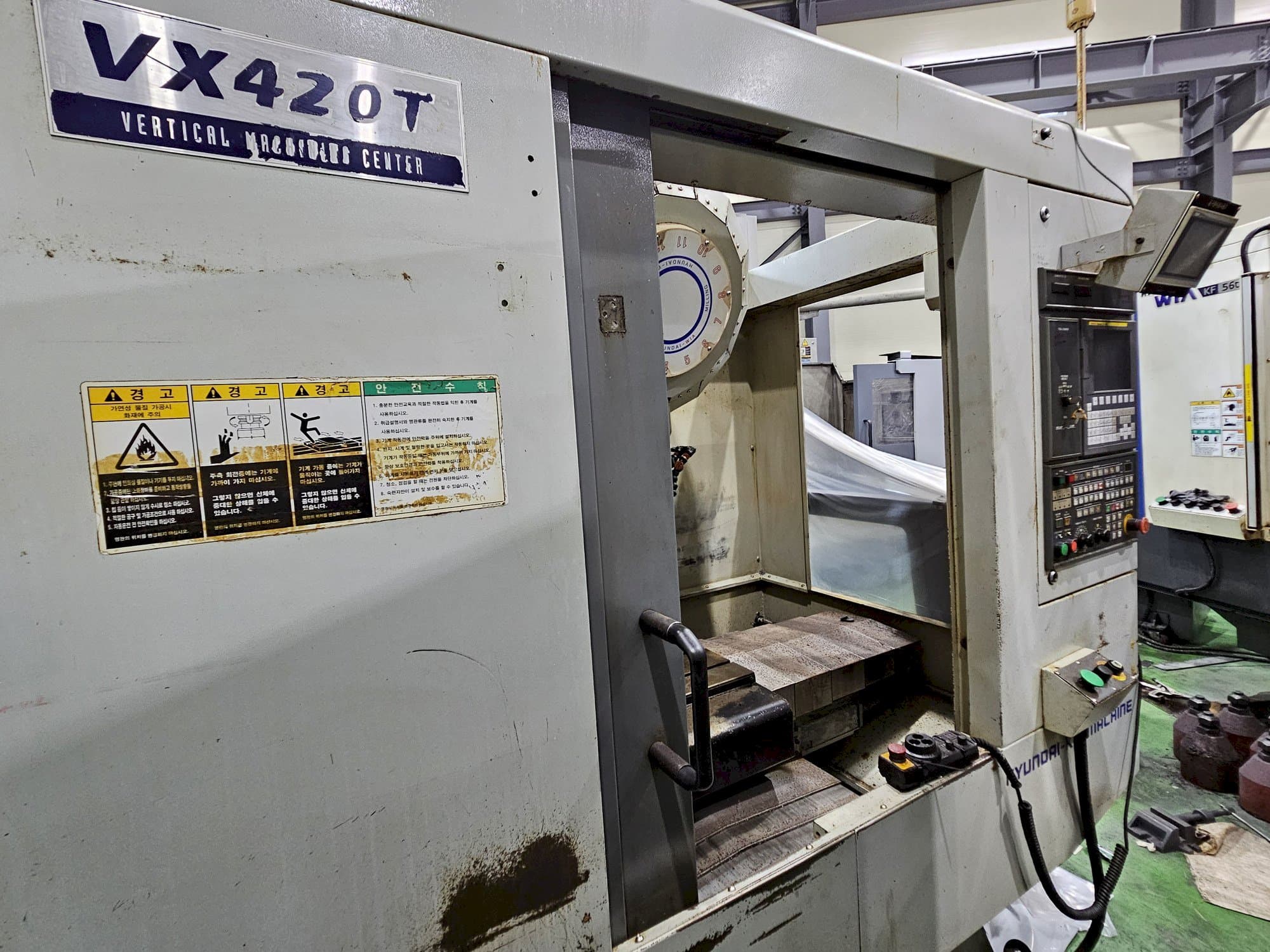 Makine  Hyundai Wia VX420T - Önden görünüm