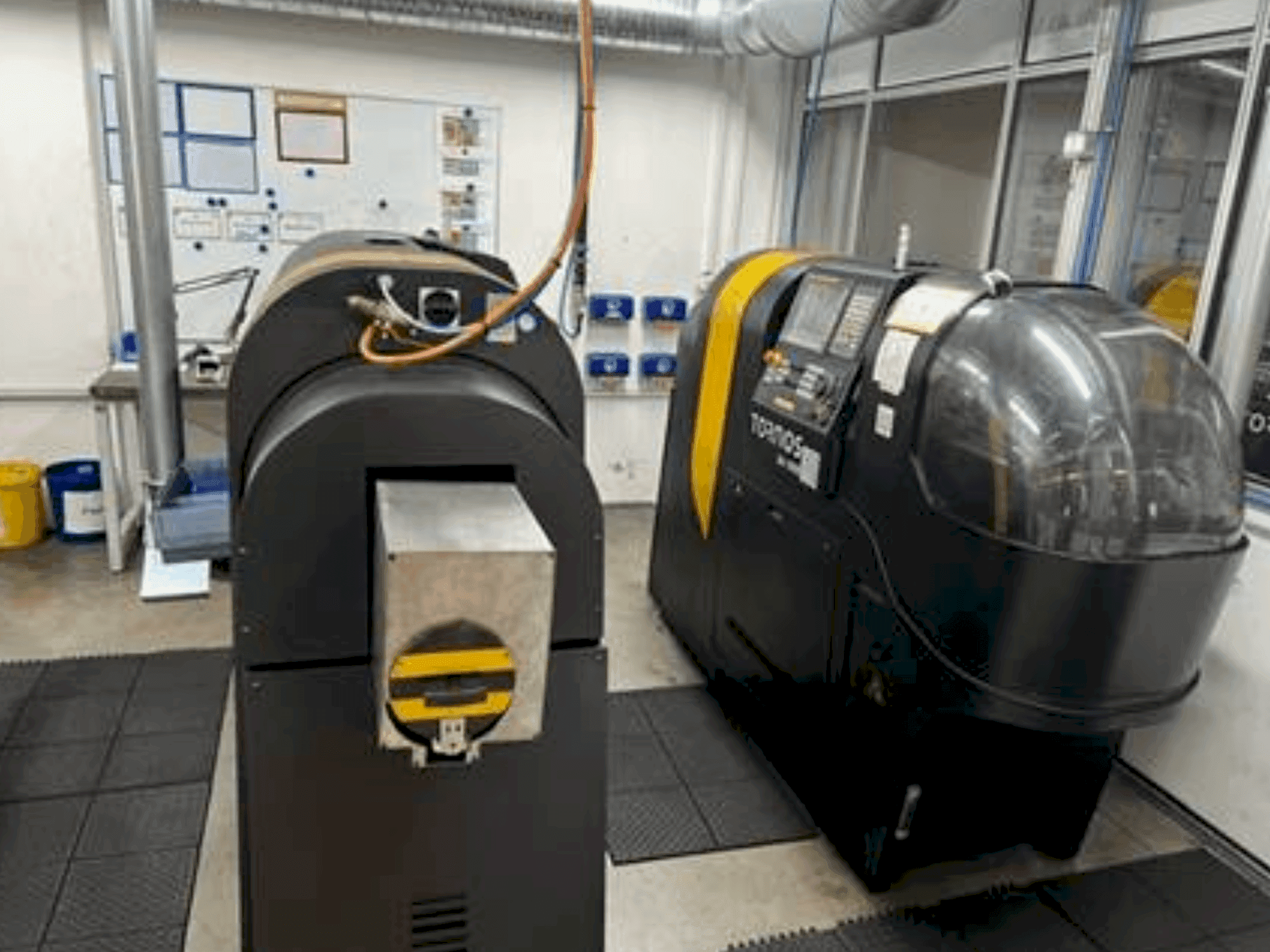 Makine  TORNOS BA 1008 - Önden görünüm