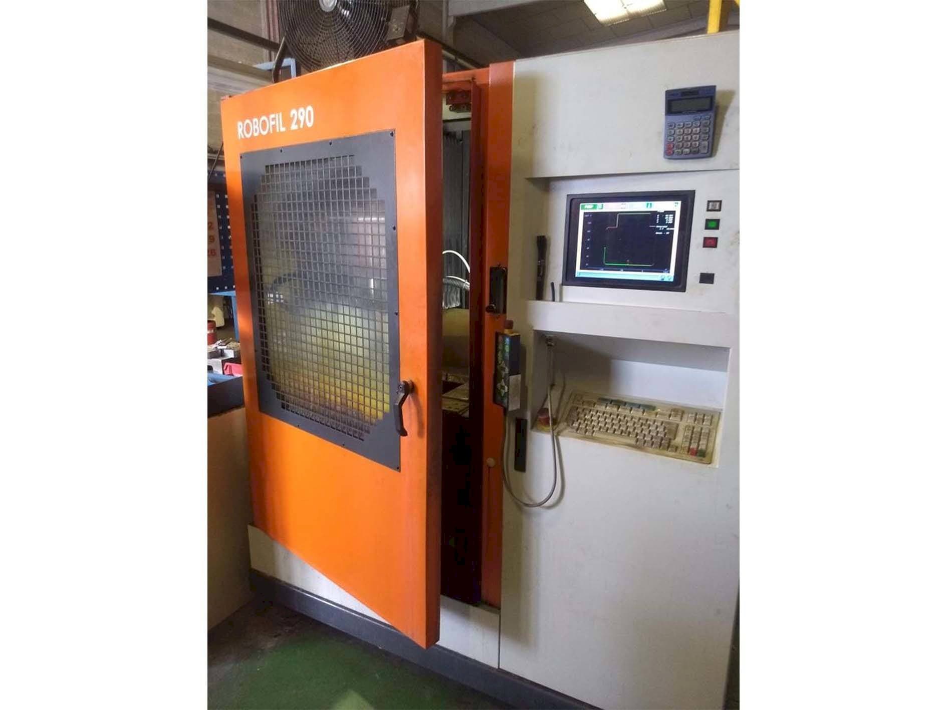 Makine  CHARMILLES Robofil 290P - Önden görünüm