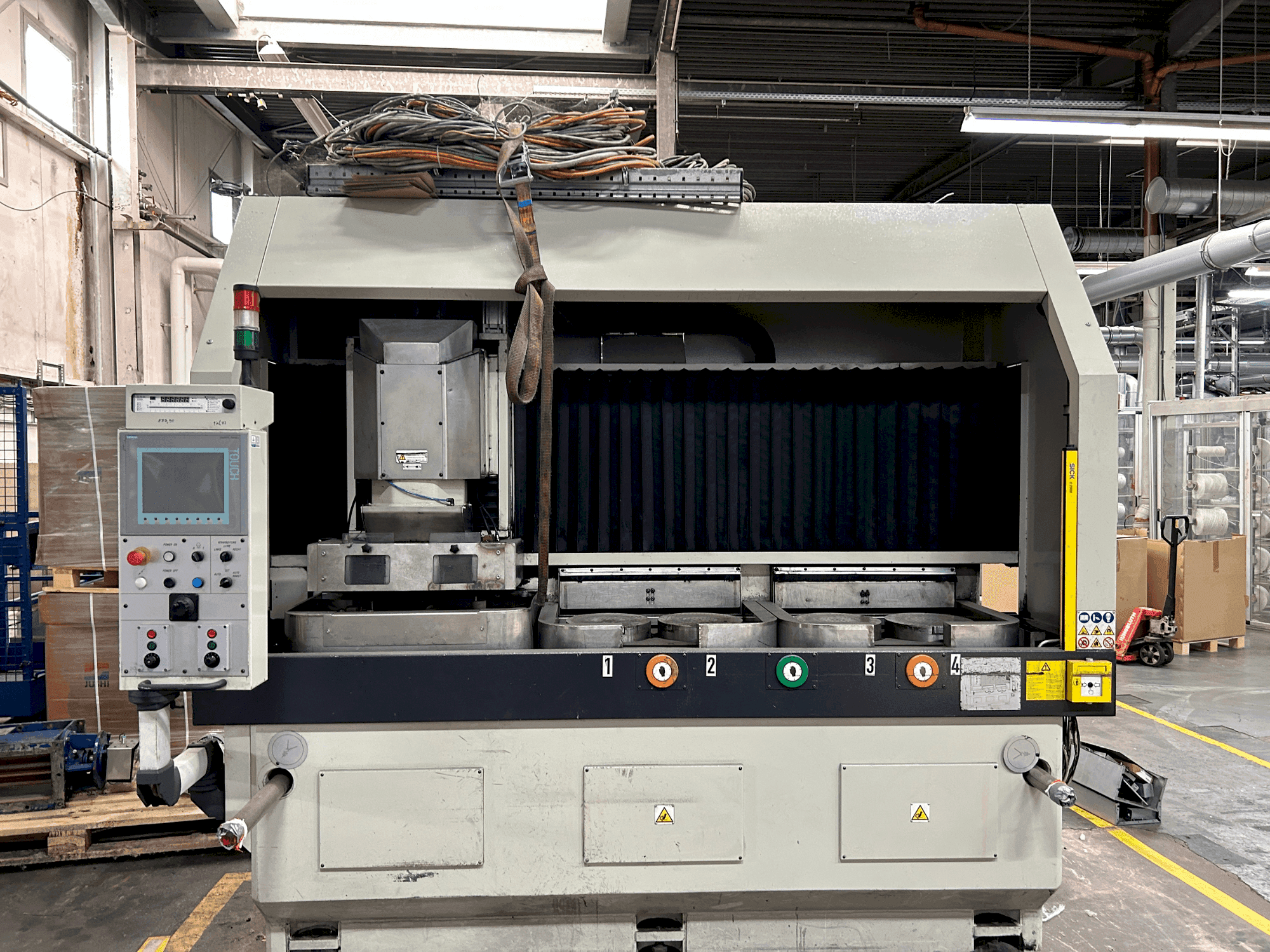 Makine  Lodi VHP 300 4T CN - Önden görünüm