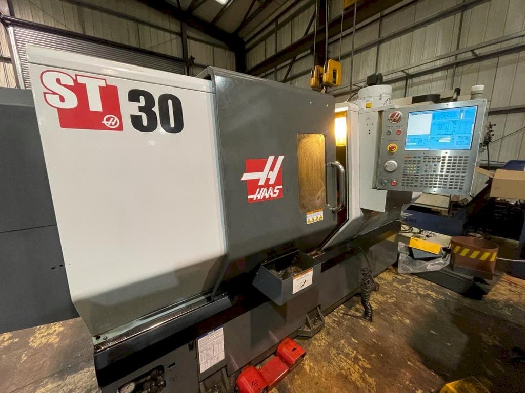 Makine  HAAS ST-30 - Önden görünüm