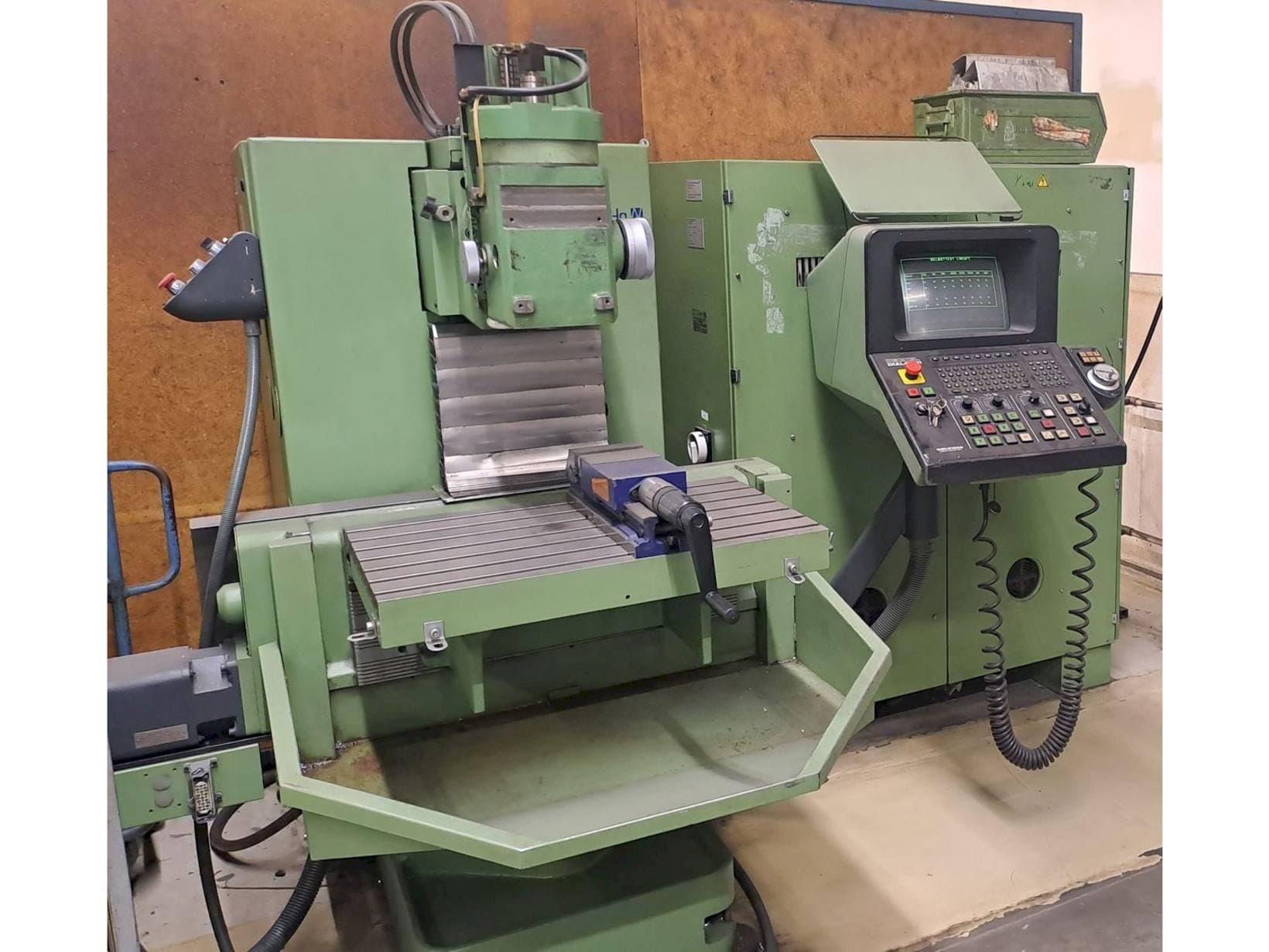 Makine  DECKEL FP3NC - Önden görünüm