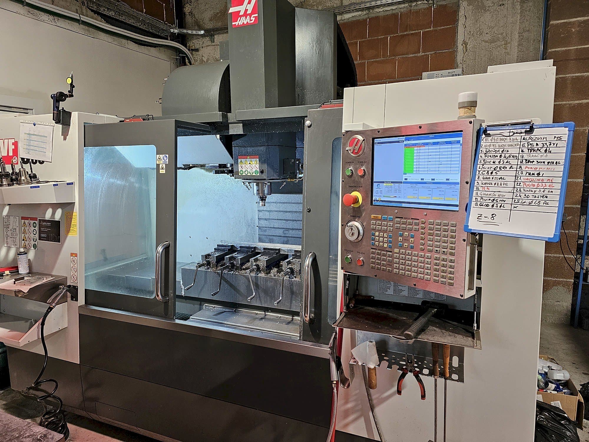 Makine  HAAS VS3SS - Önden görünüm