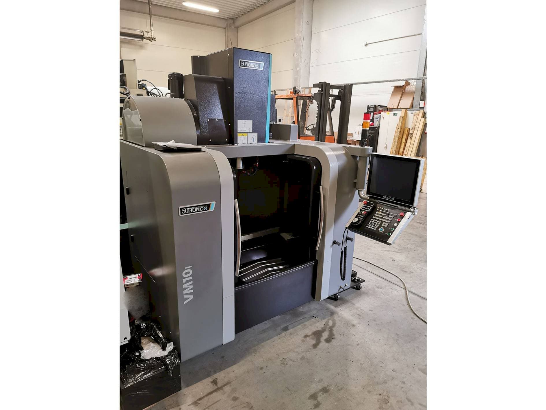 Makine  Hurco VM 10i - Önden görünüm