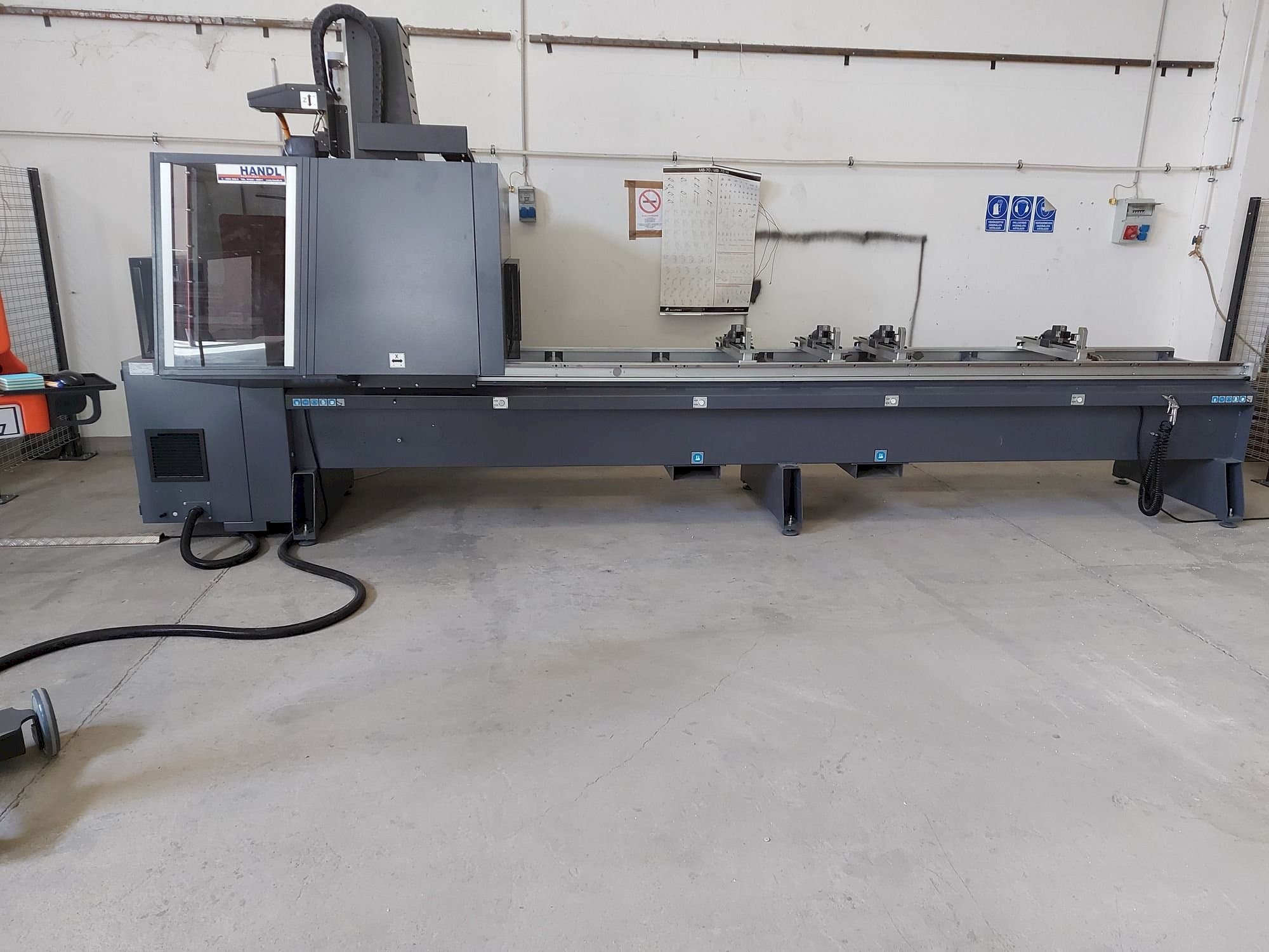 Makine  Tekna TKE943-4 - Önden görünüm