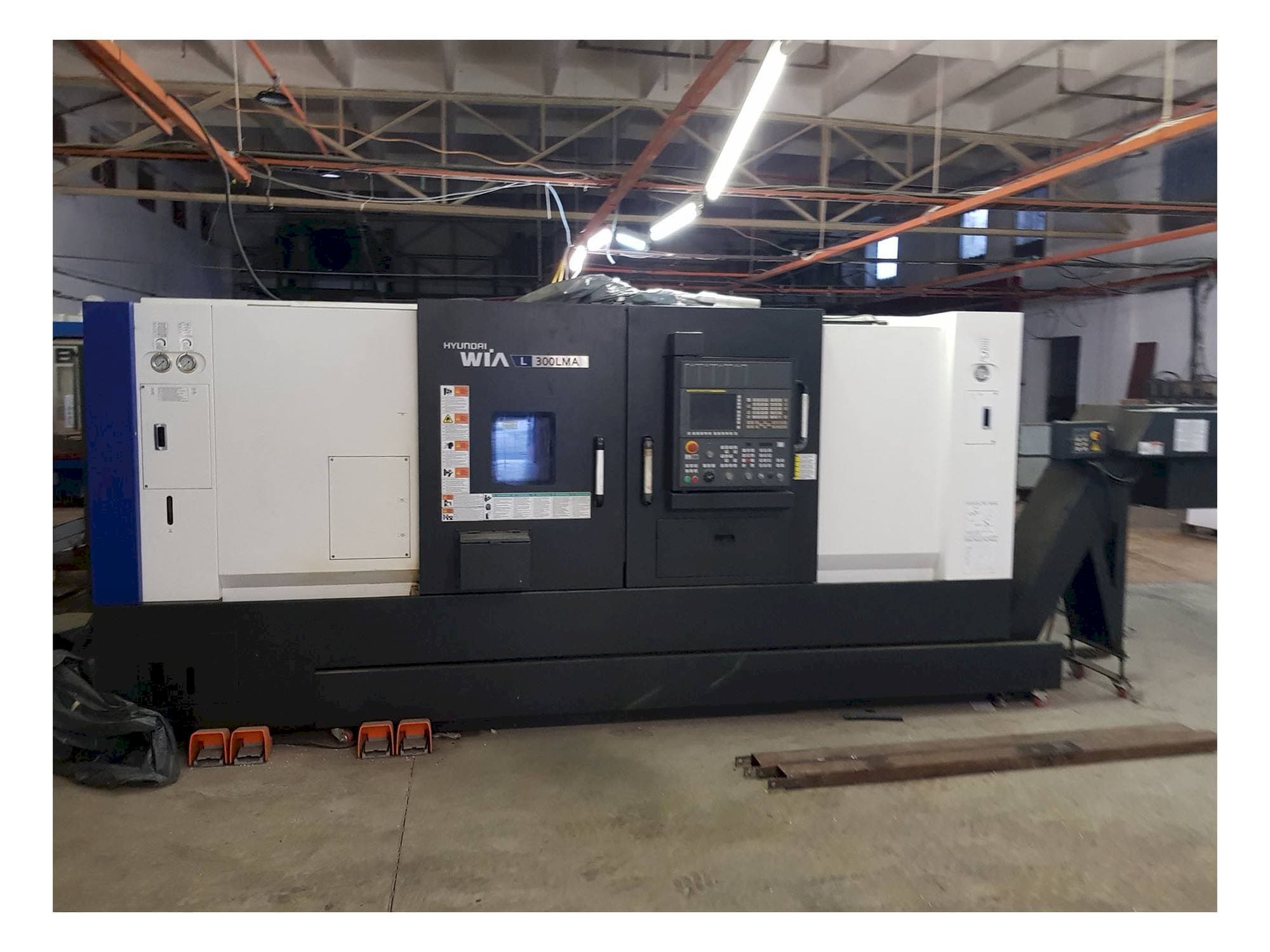 Makine  Hyundai Wia L300LMA - Önden görünüm