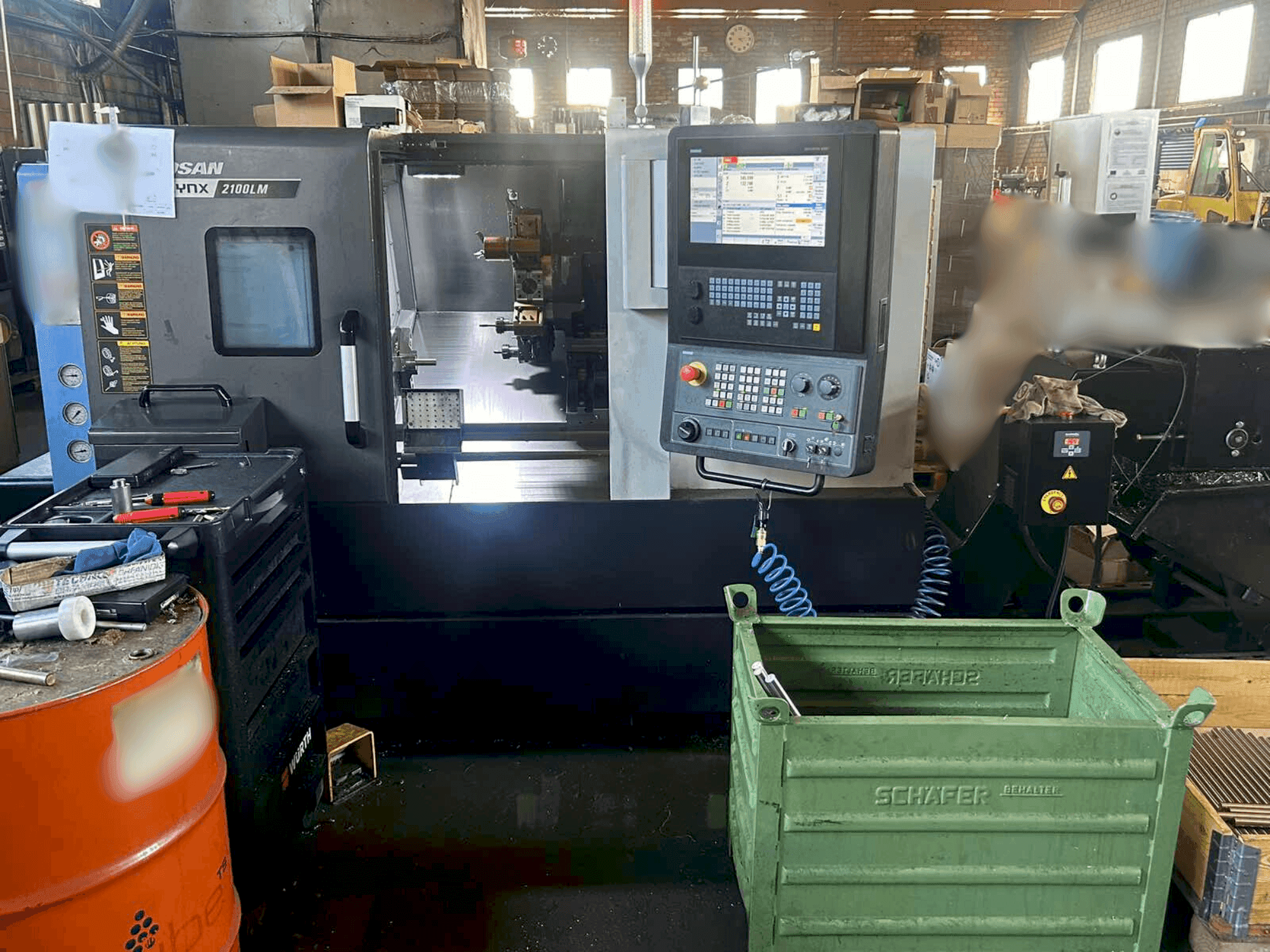 Makine  DOOSAN LYNX 2100 LMB - Önden görünüm