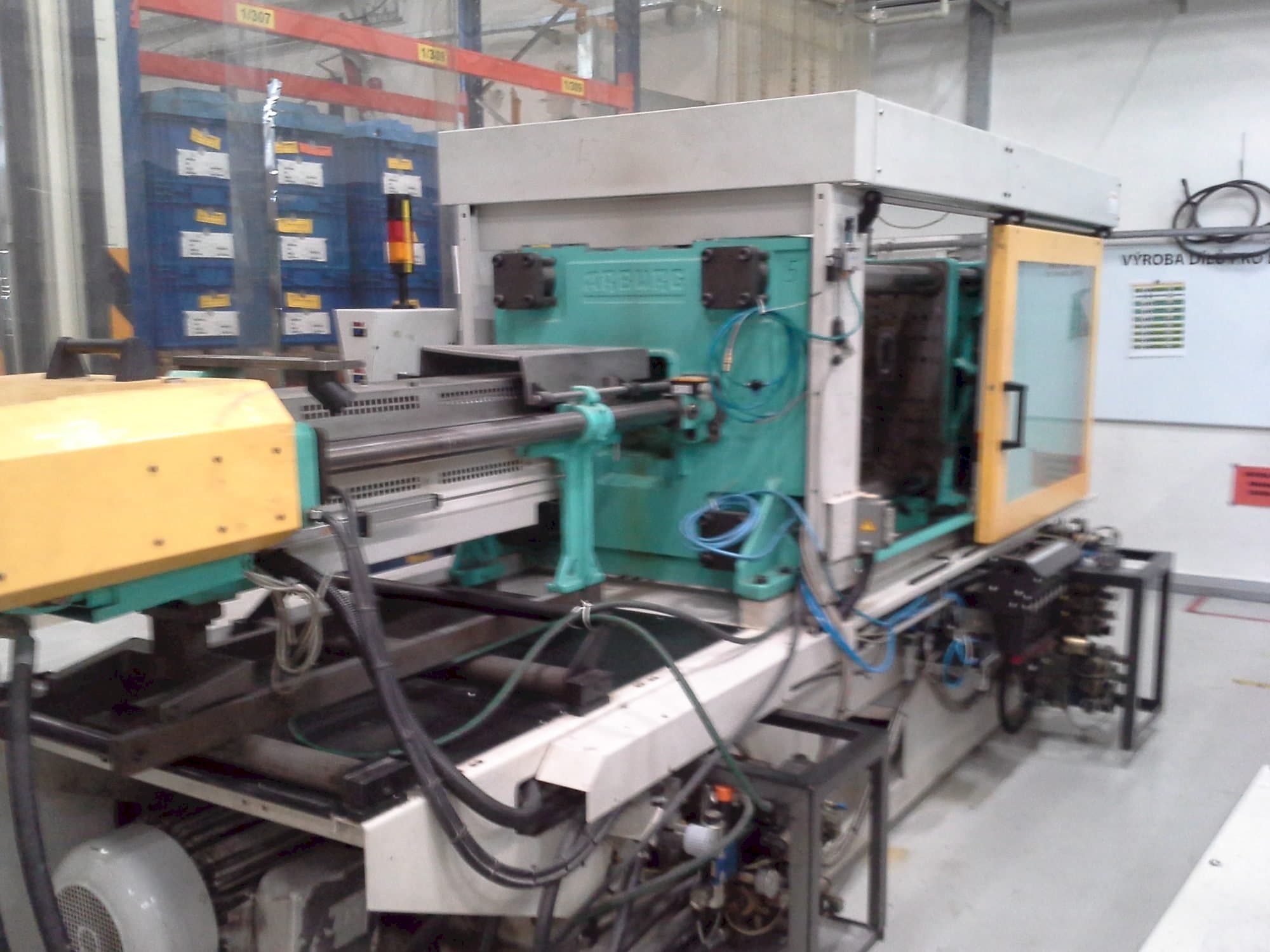 Makine  Arburg 570C 2000-675 - Önden görünüm