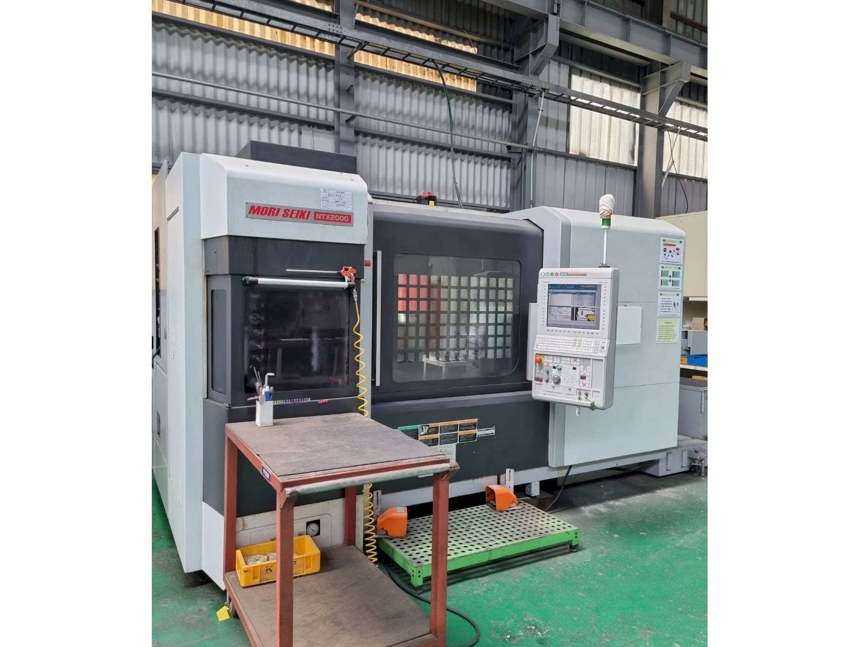 Makine  DMG Mori Seiki NTX2000/1500S - Önden görünüm