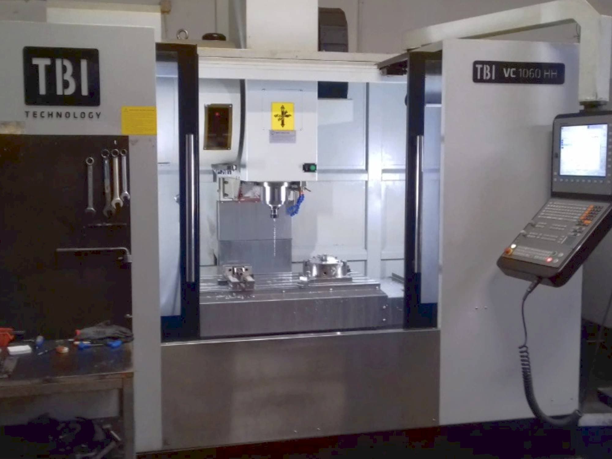 Makine  TBI VC 1060 HH - Önden görünüm