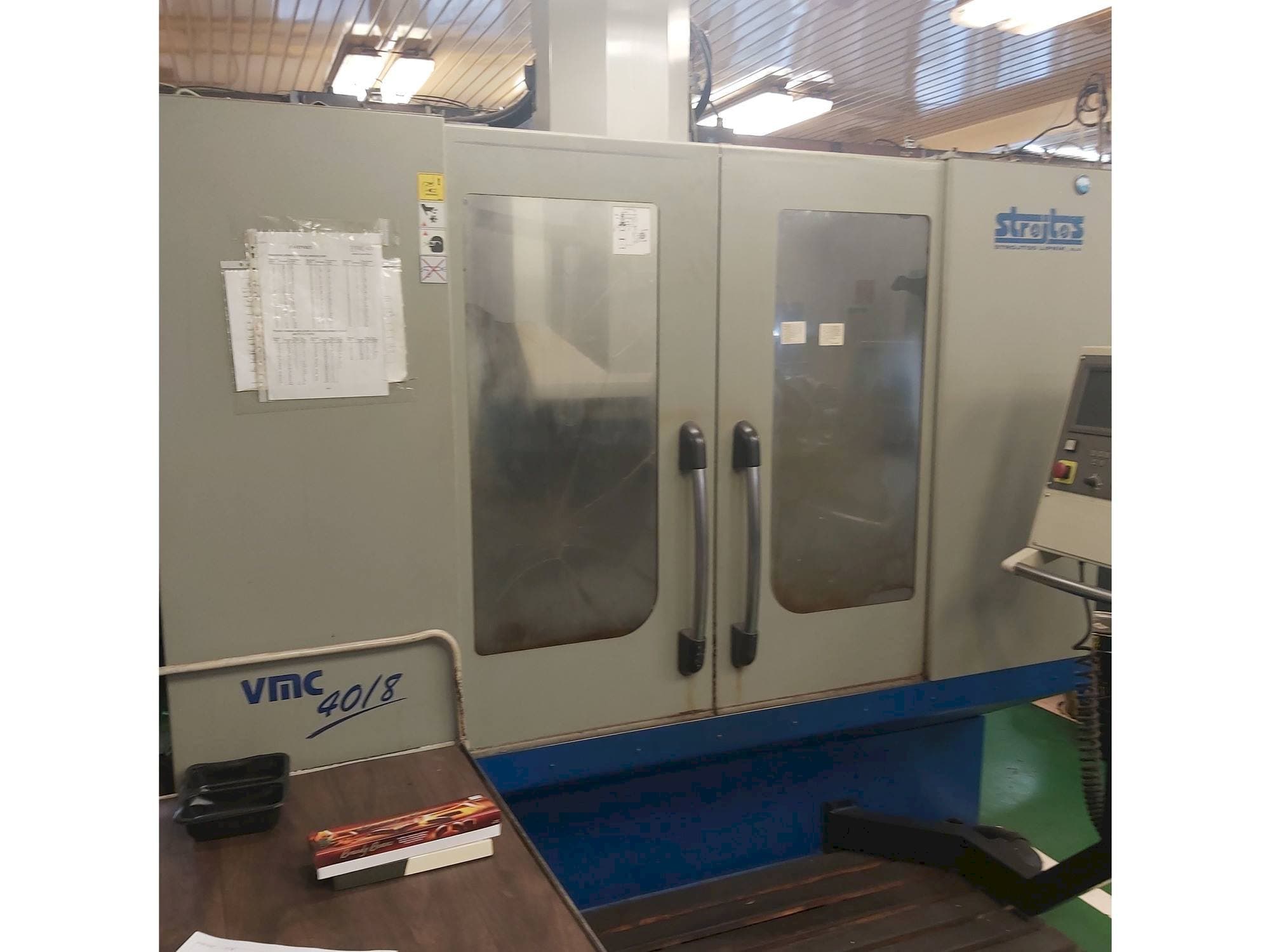 Makine  Strojtos  VMC 40/8 - Önden görünüm