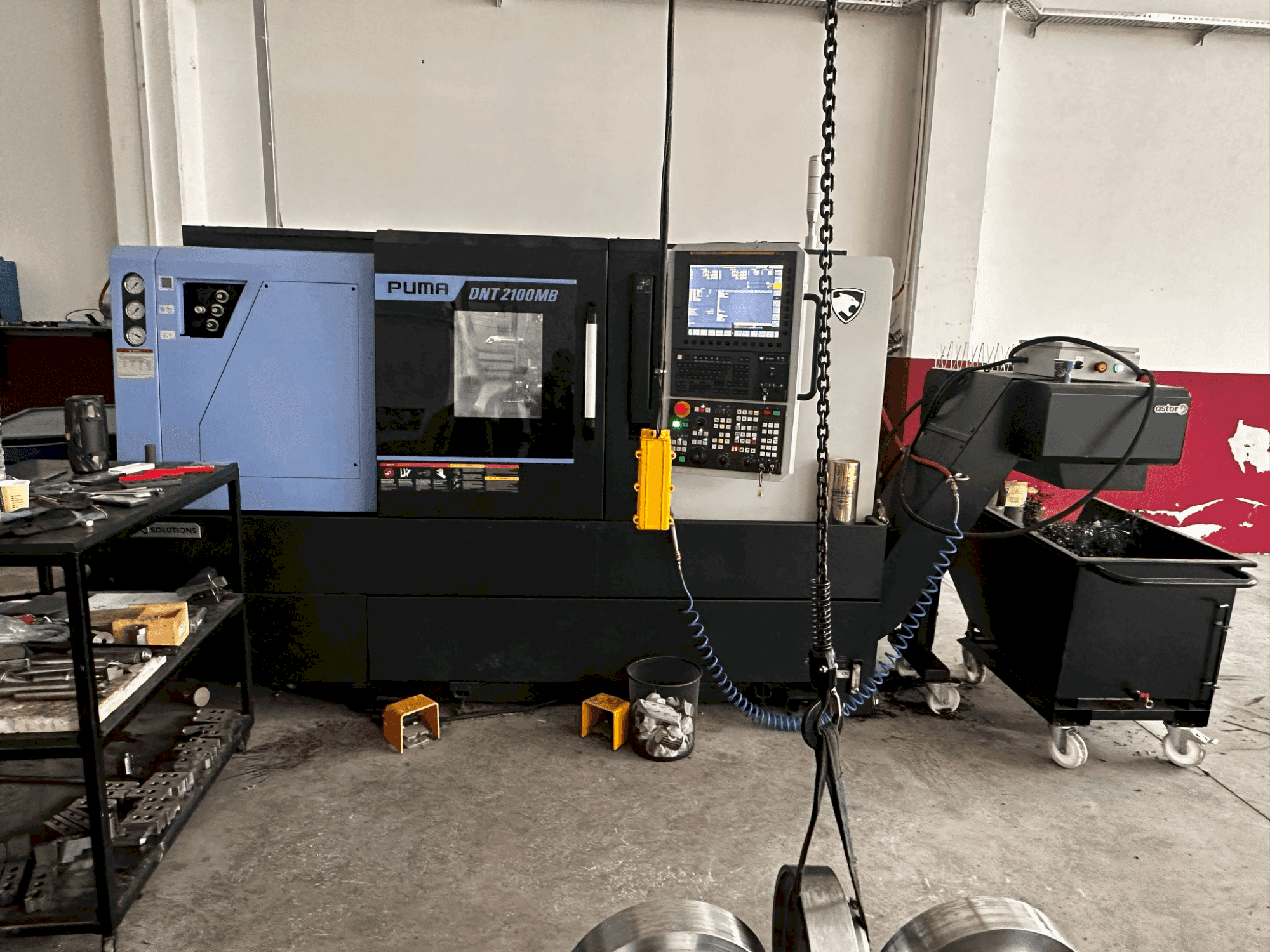 Makine  DN SOLUTIONS Puma DNT2100MB - Önden görünüm