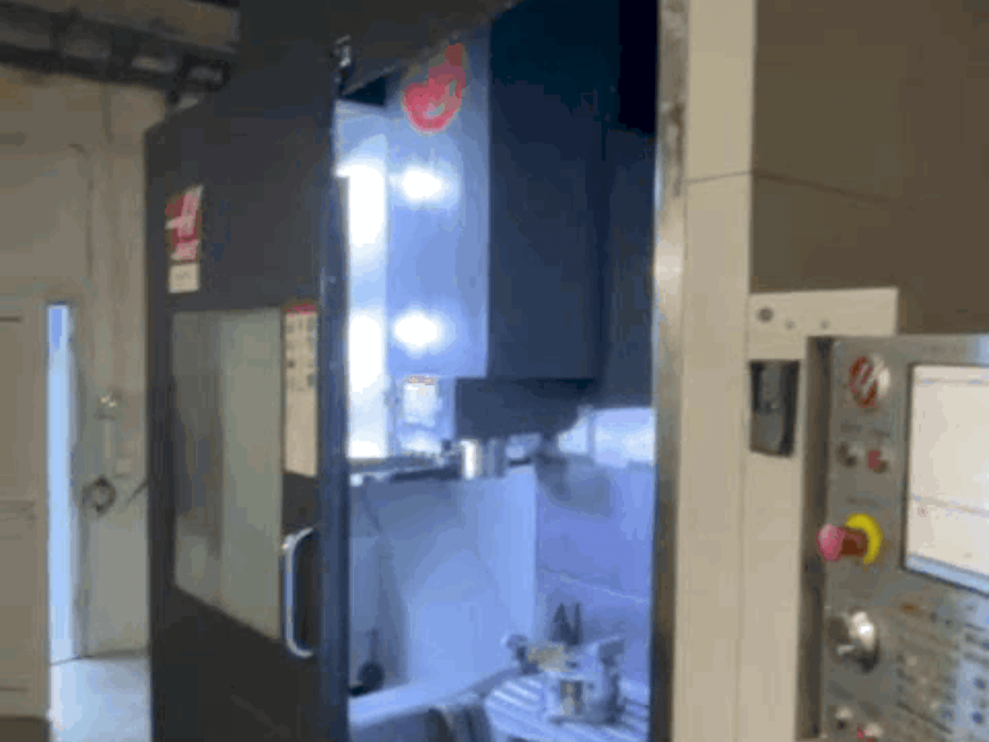 Makine  HAAS UMC-750 - Önden görünüm