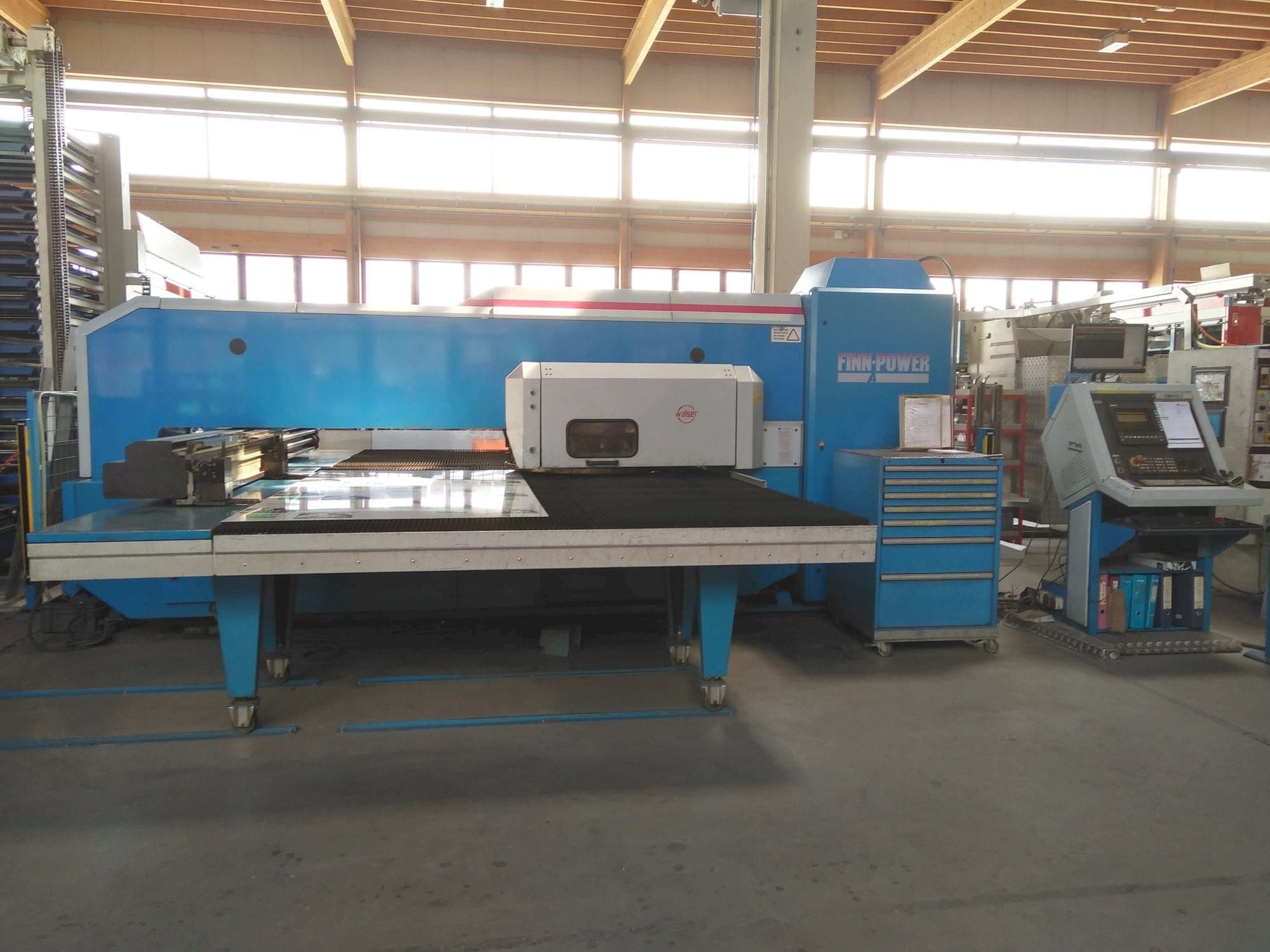 Makine  Finn-Power A5-20SB - Önden görünüm