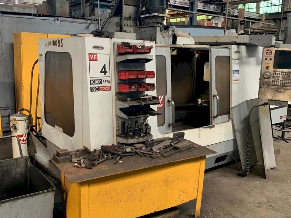 Makine  HAAS VF-4 - Önden görünüm