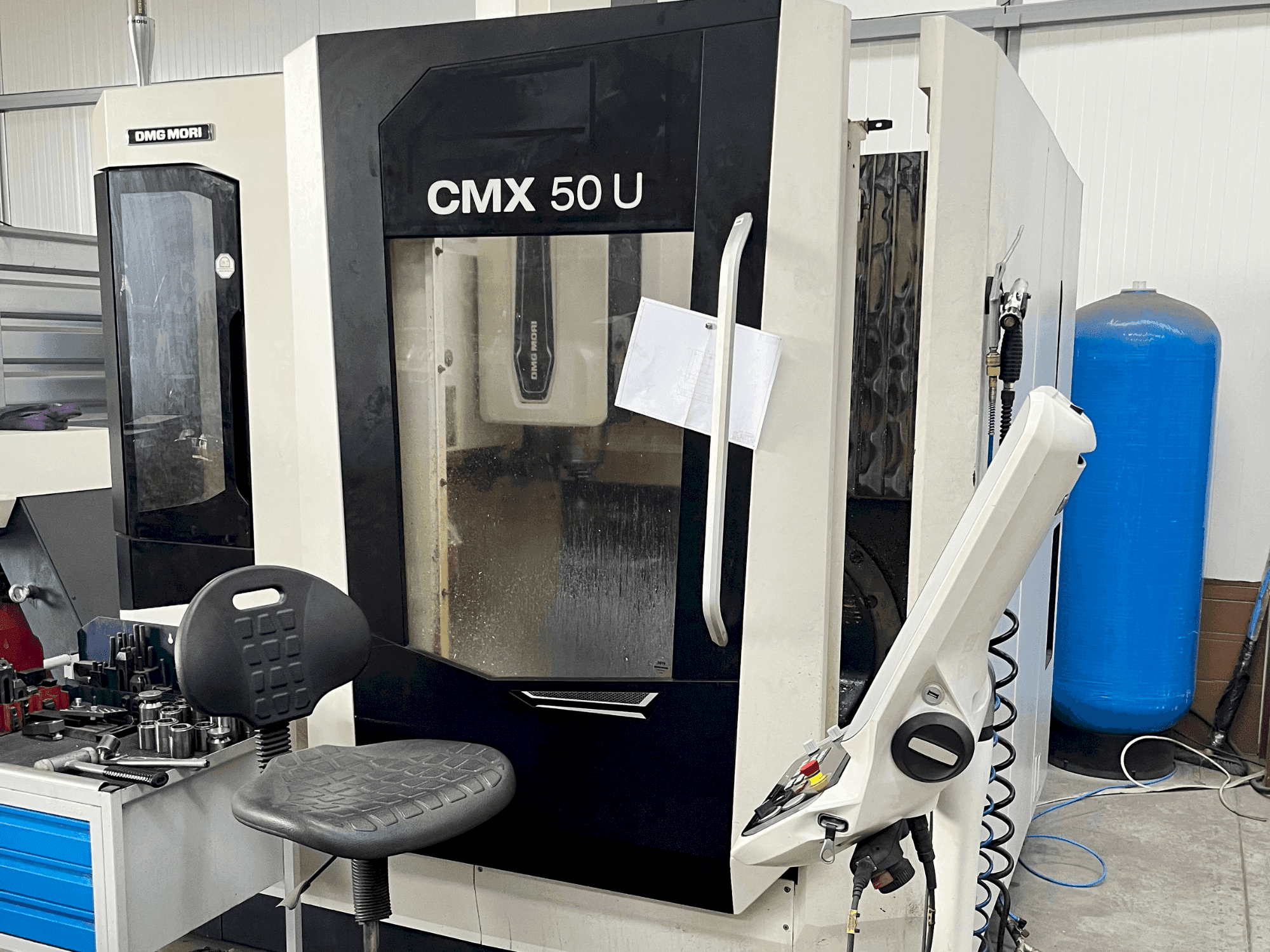Makine  DMG MORI CMX 50 U - Önden görünüm