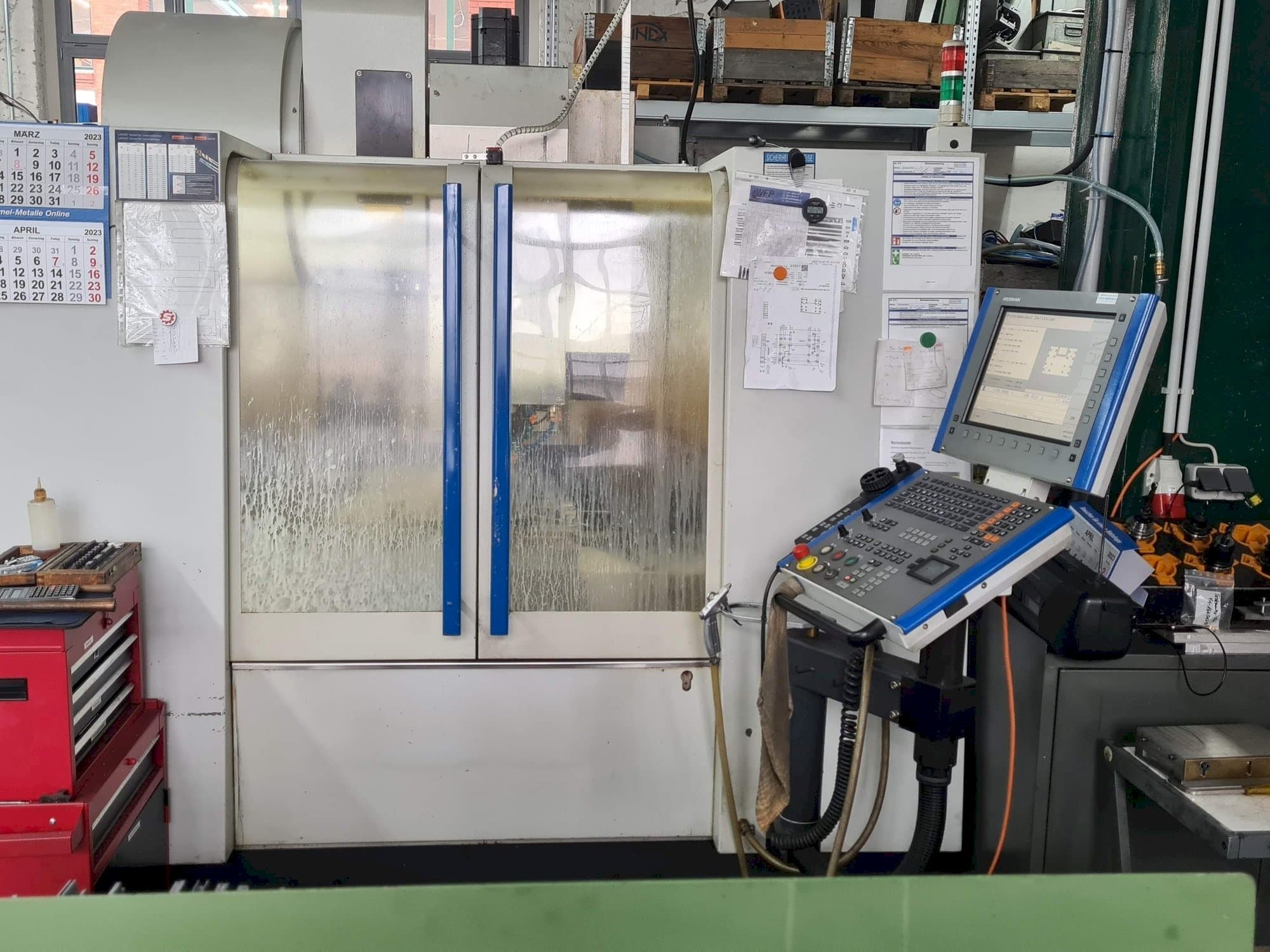 Makine  MIKRON VCE600 Pro - Önden görünüm