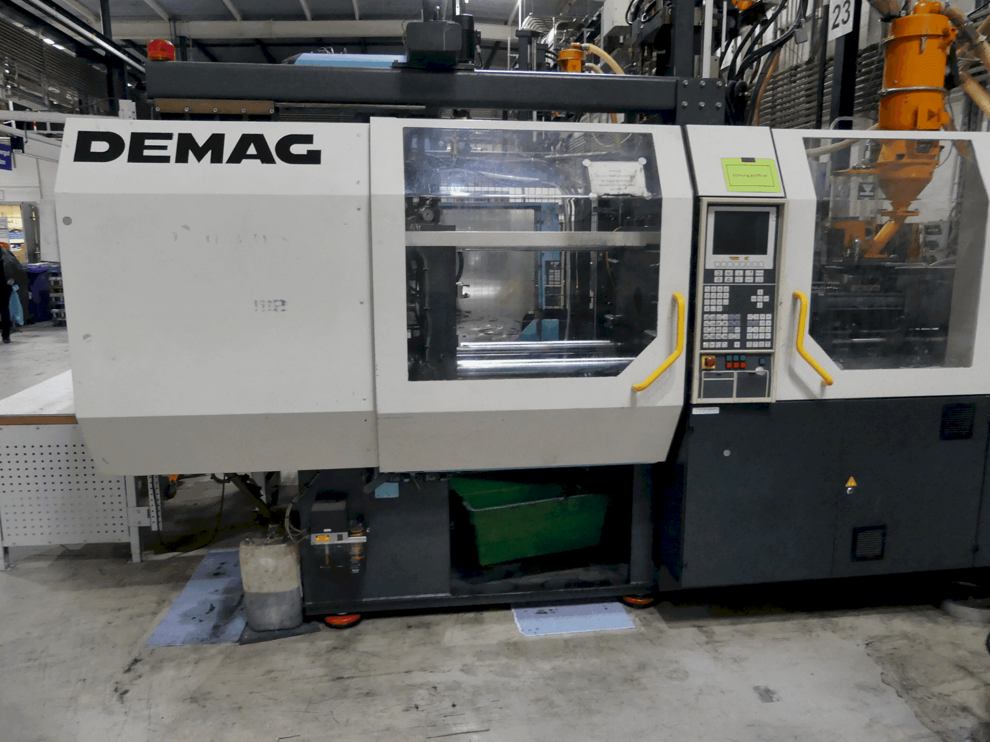 Makine  DEMAG D125-320h/120v - Önden görünüm