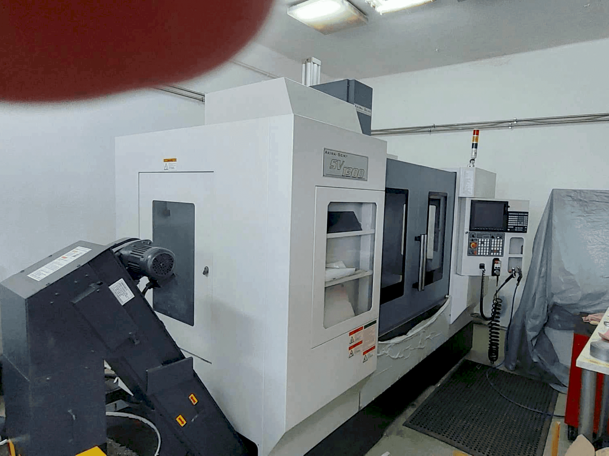 Makine  Akira Seiki SVI300 - Önden görünüm