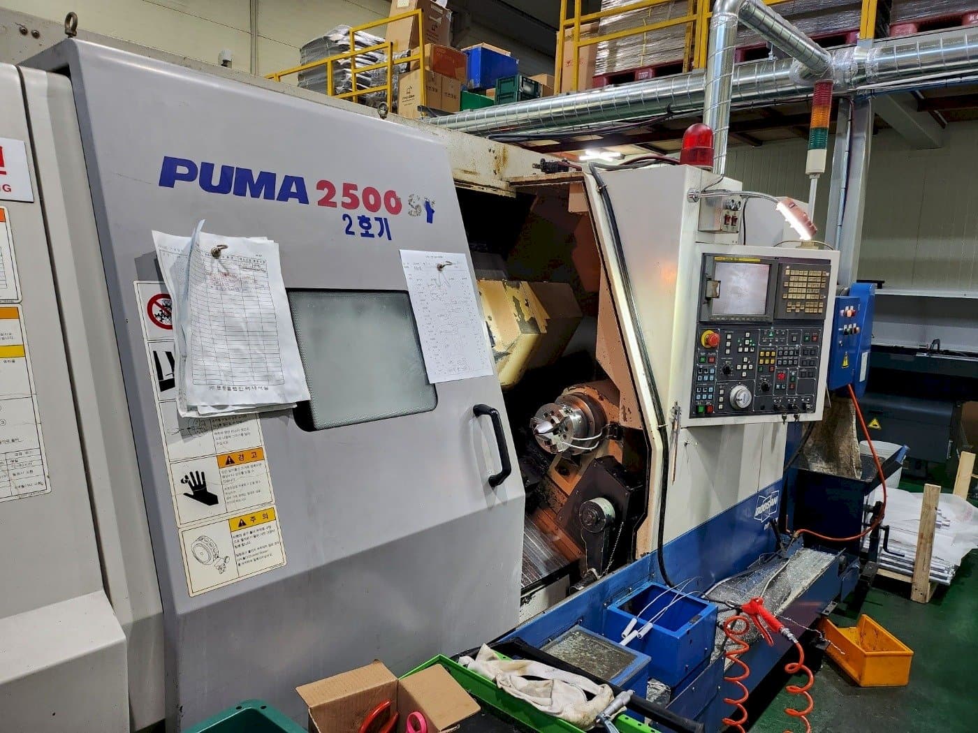 Makine  DOOSAN PUMA 2500SY - Önden görünüm