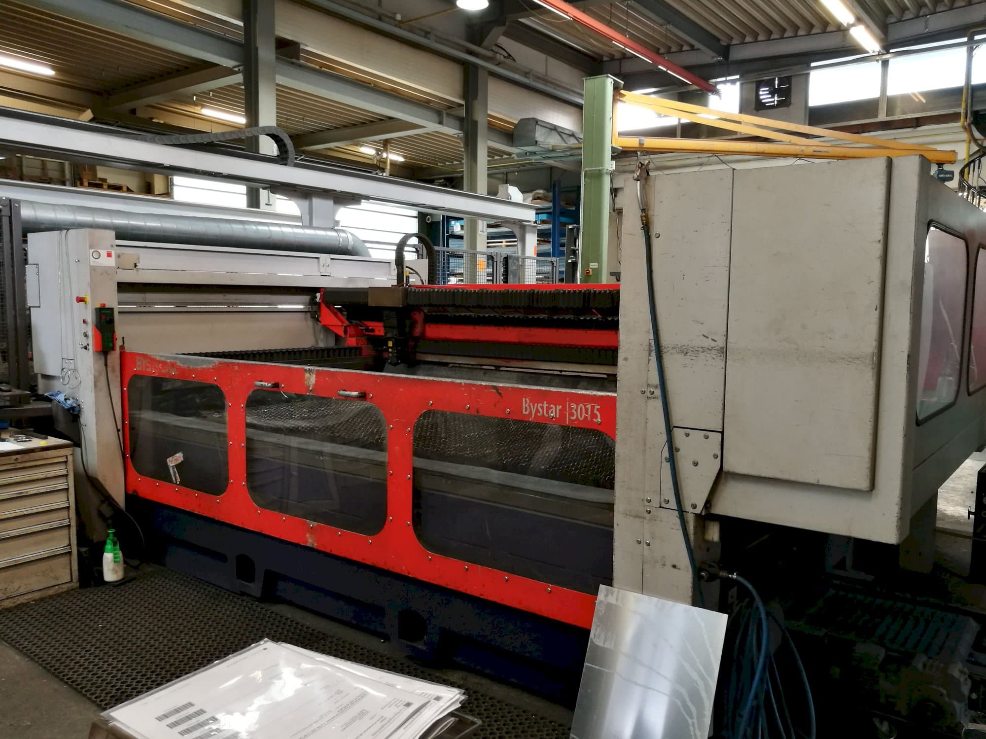 Makine  Bystronic - Sağdan görünüm Bystar 3015