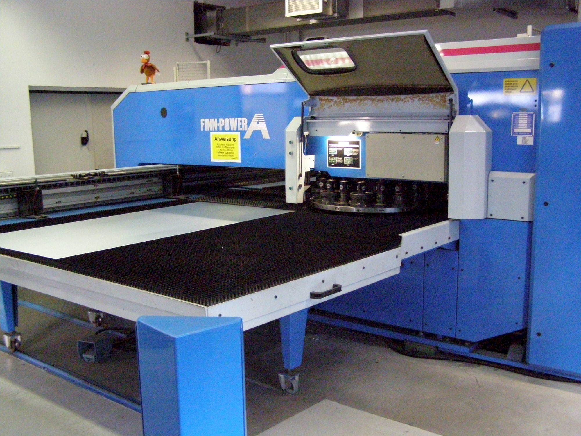 Makine  Finn-Power A5 – 25 SBV - Önden görünüm