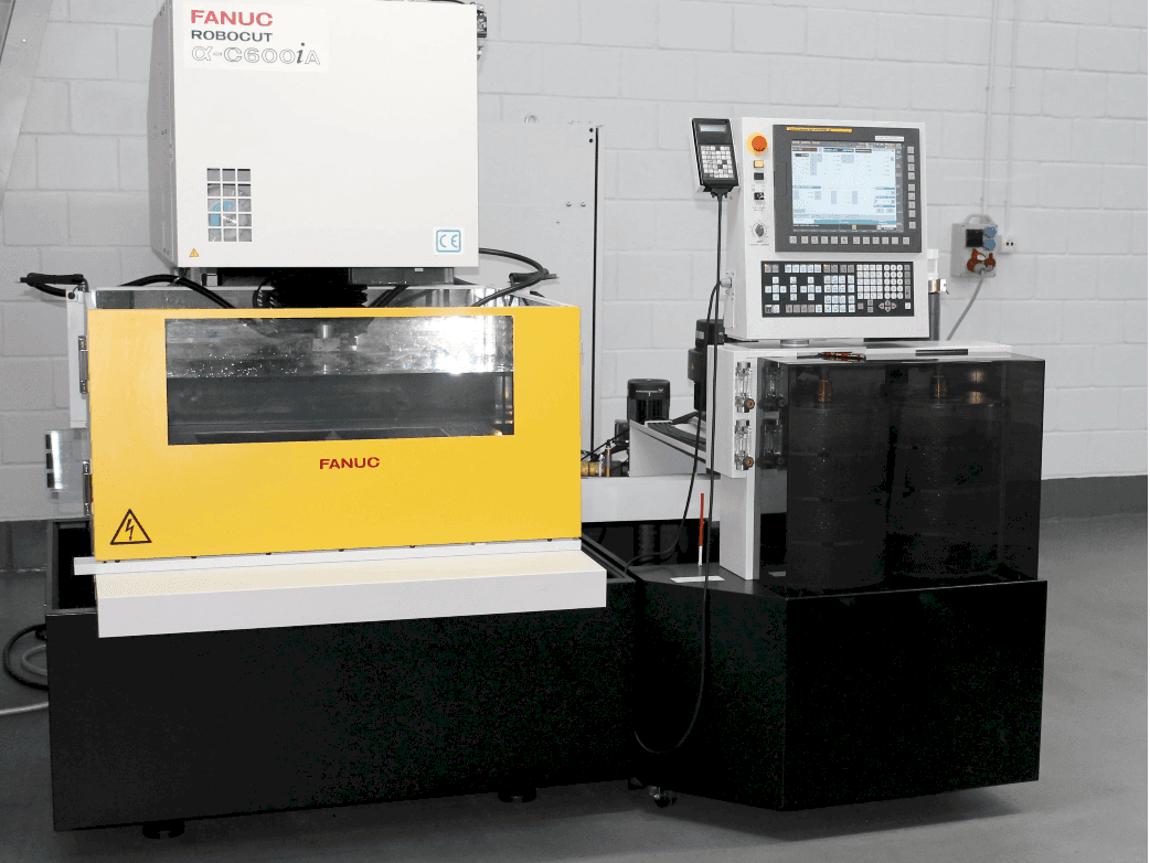 Makine  FANUC RoboCut Alfa C600iA - Önden görünüm