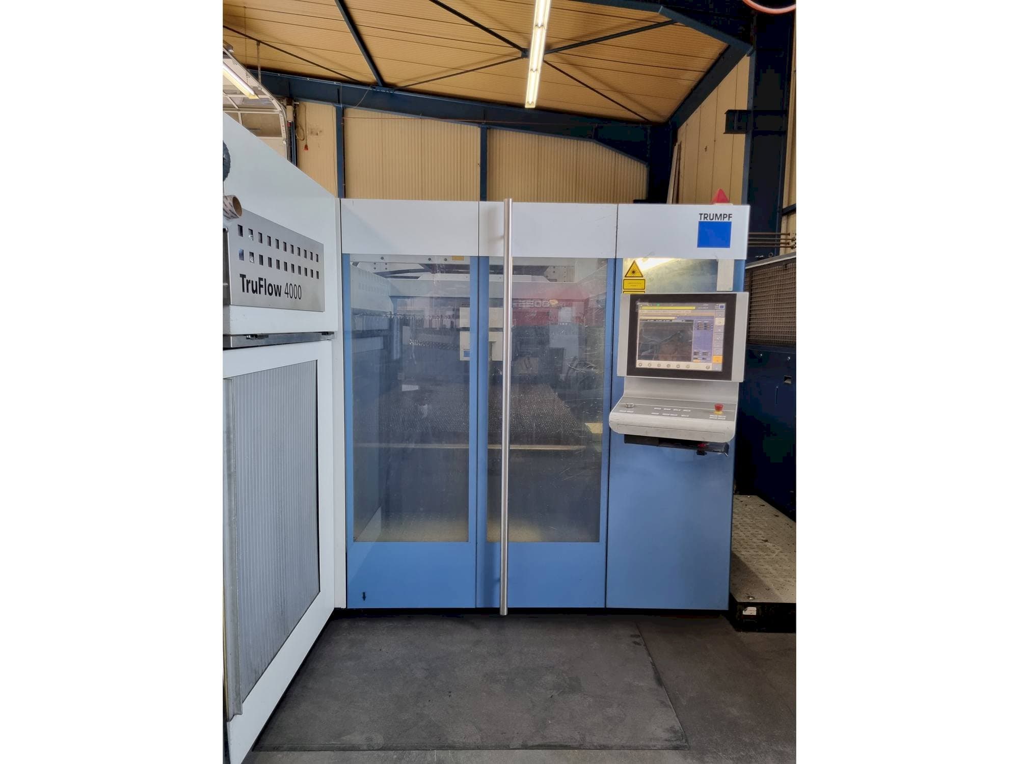 Makine  Trumpf TruLaser 3030 - Önden görünüm