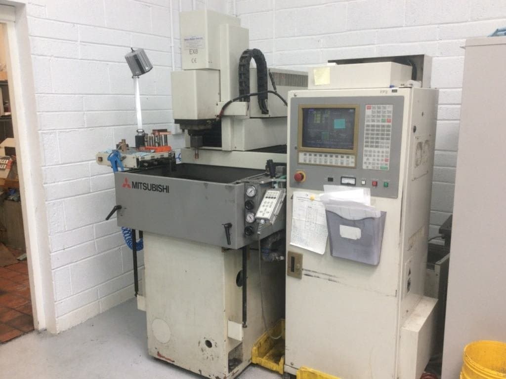 Makine  Mitsubishi EX 8 - Önden görünüm