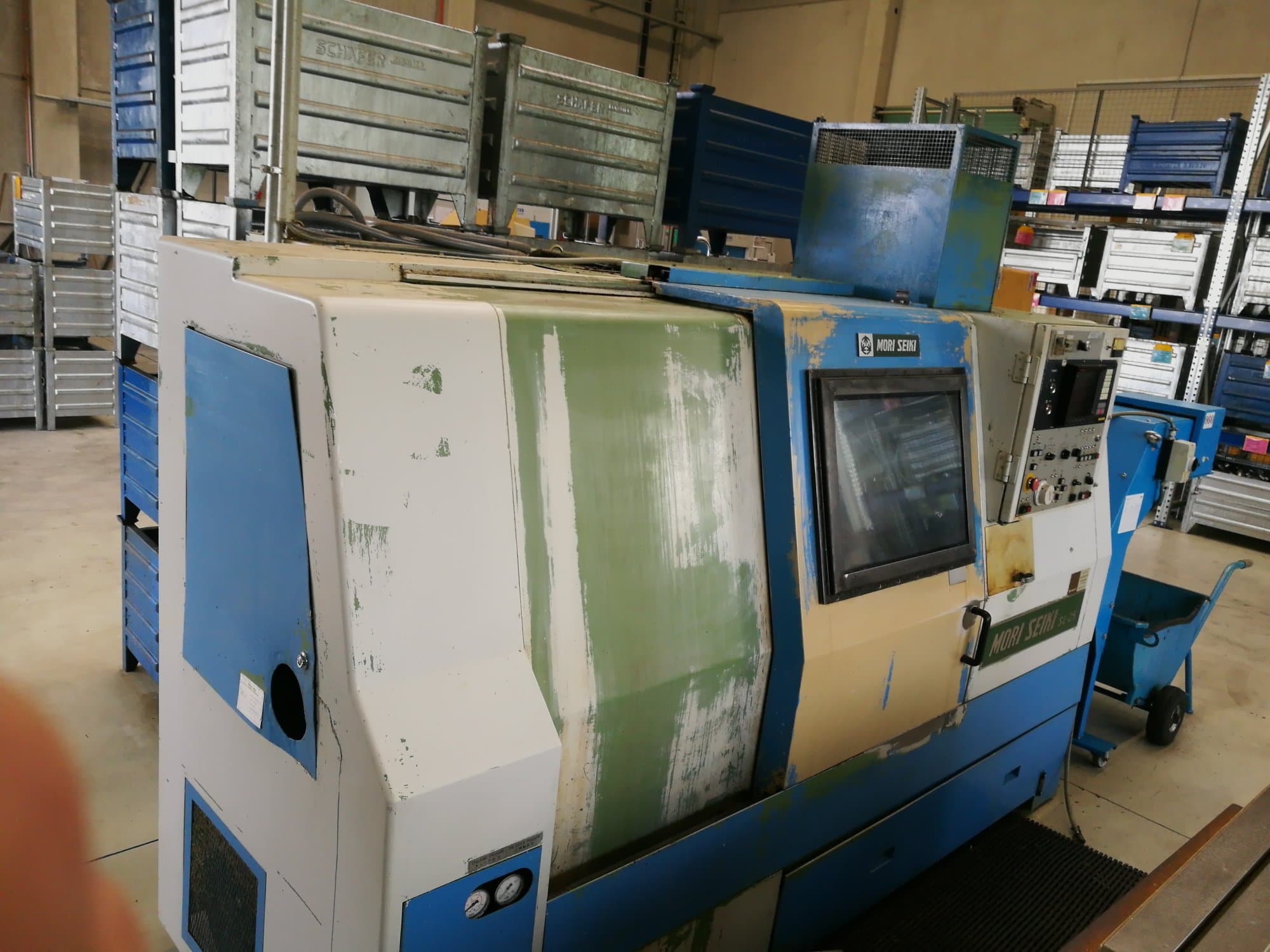 Makine  MORI SEIKI - Sol görünüm SL-25A/500