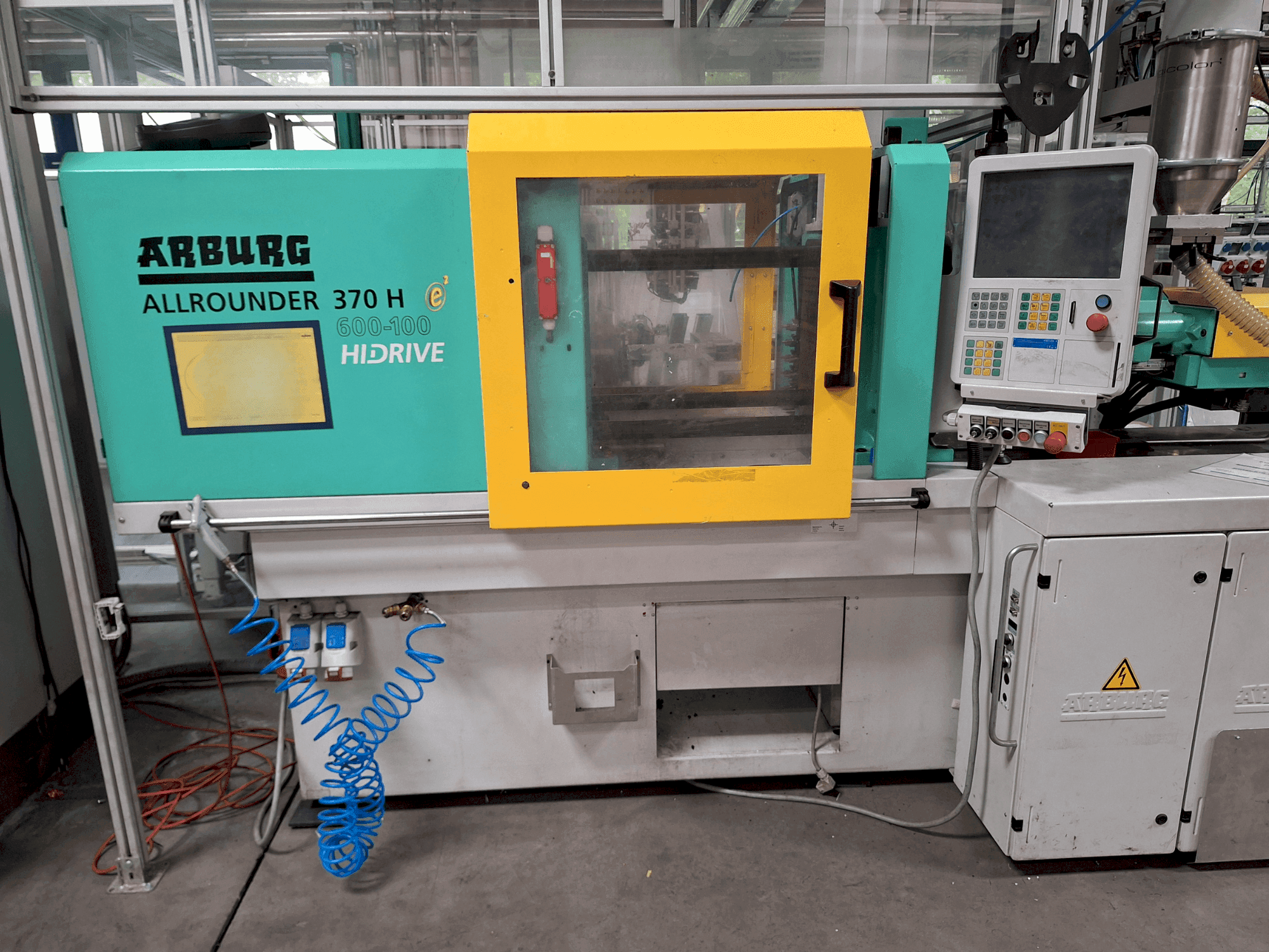 Makine  Arburg Allrounder 370 H 600-100 - Önden görünüm