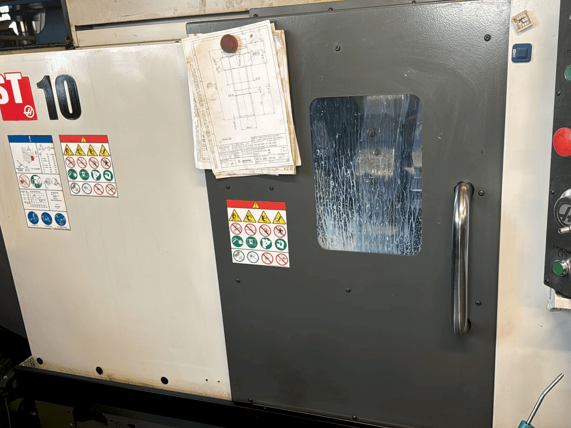 Makine  HAAS ST-10 - Önden görünüm