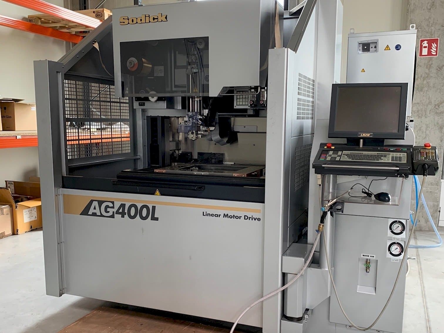 Makine  Sodick AG400L - Önden görünüm