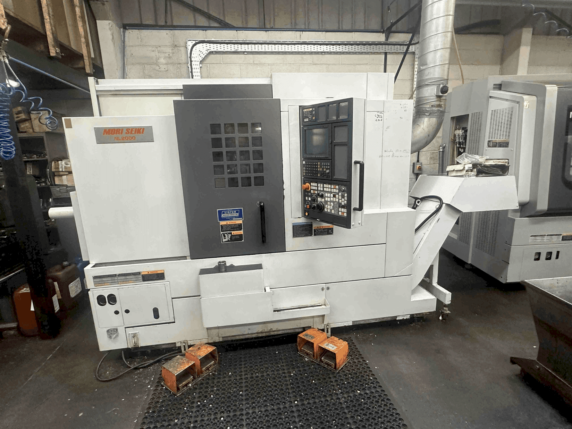 Makine  MORI SEIKI NL2000SY/500 - Önden görünüm