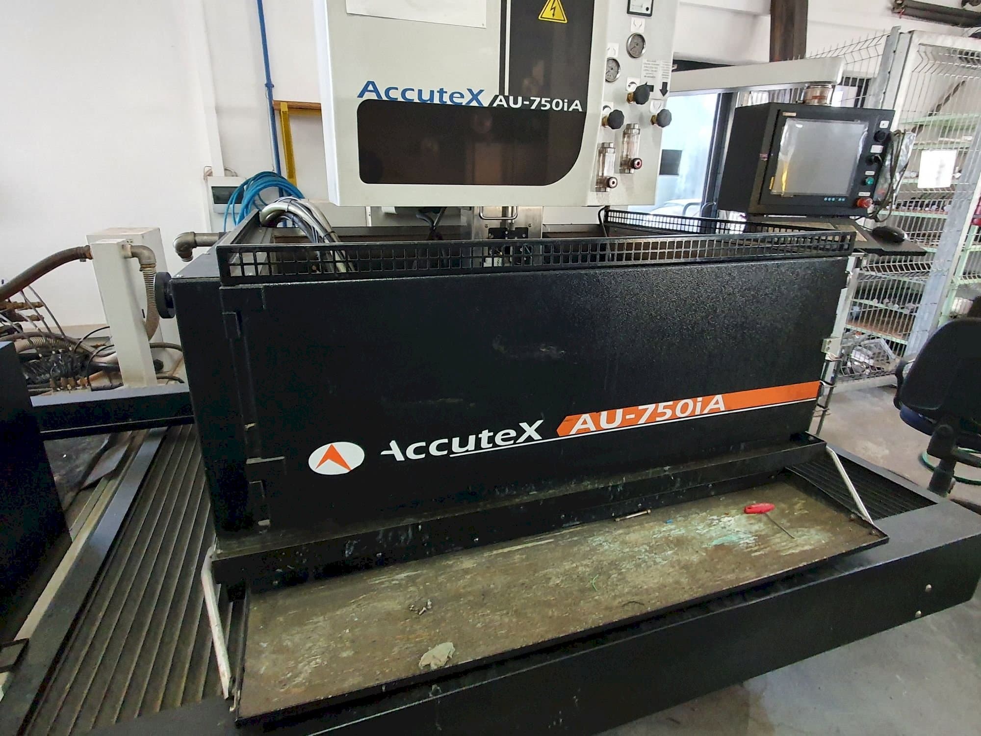 Makine  AccuteX AU-750iA - Önden görünüm