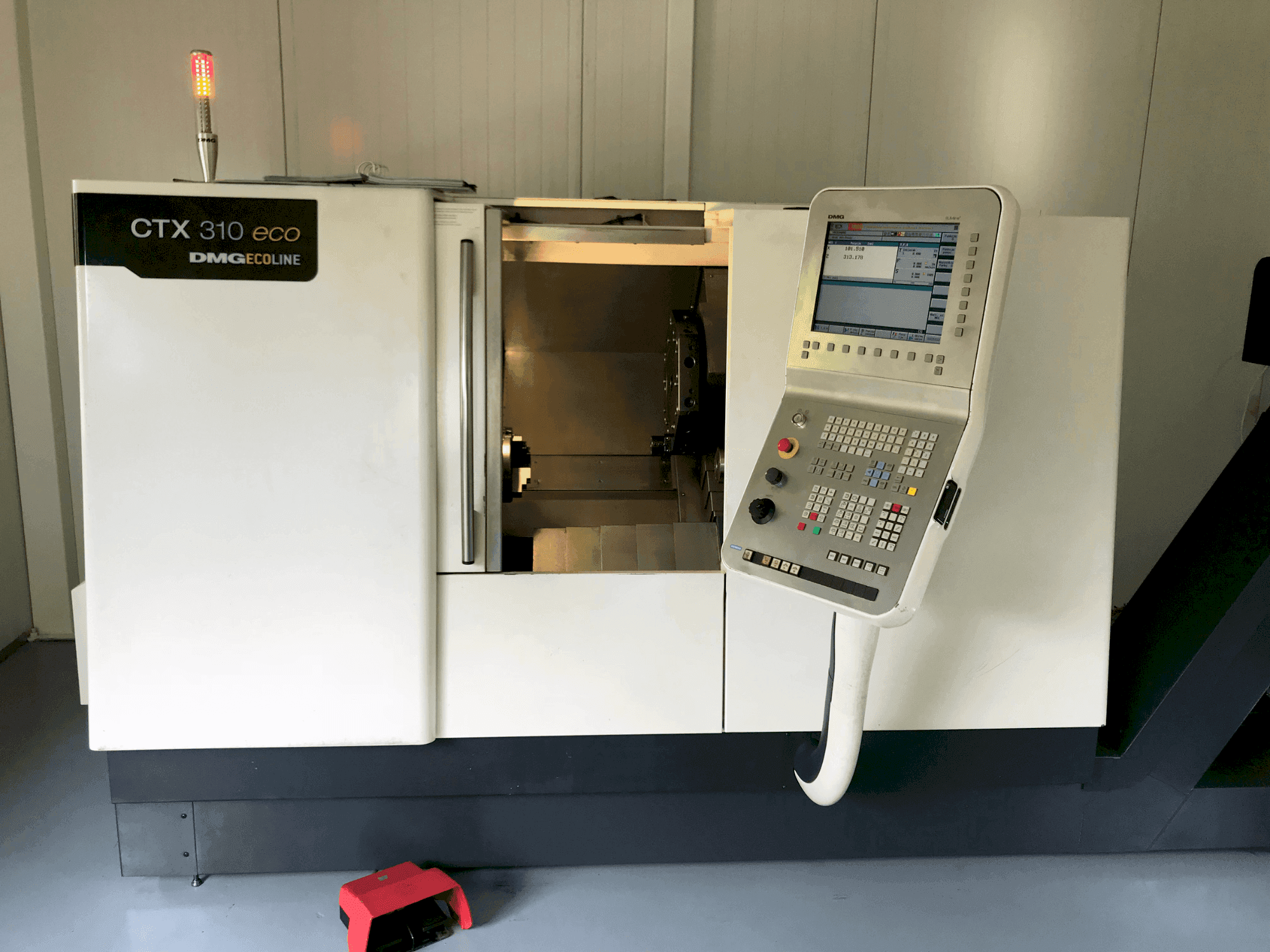 Makine  DMG CTX 310 ecoline - Önden görünüm