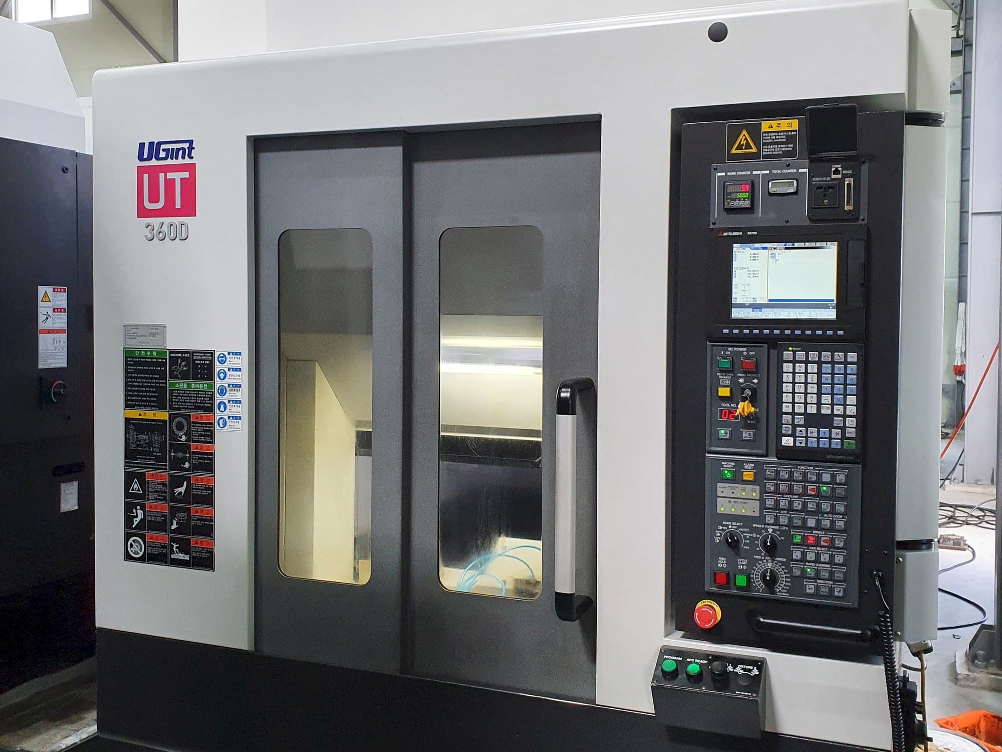 Makine  UGINT UT360D - Önden görünüm