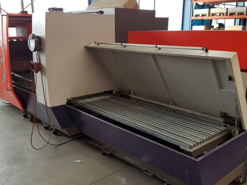 Makine  Bystronic Byvention 3015 - Önden görünüm