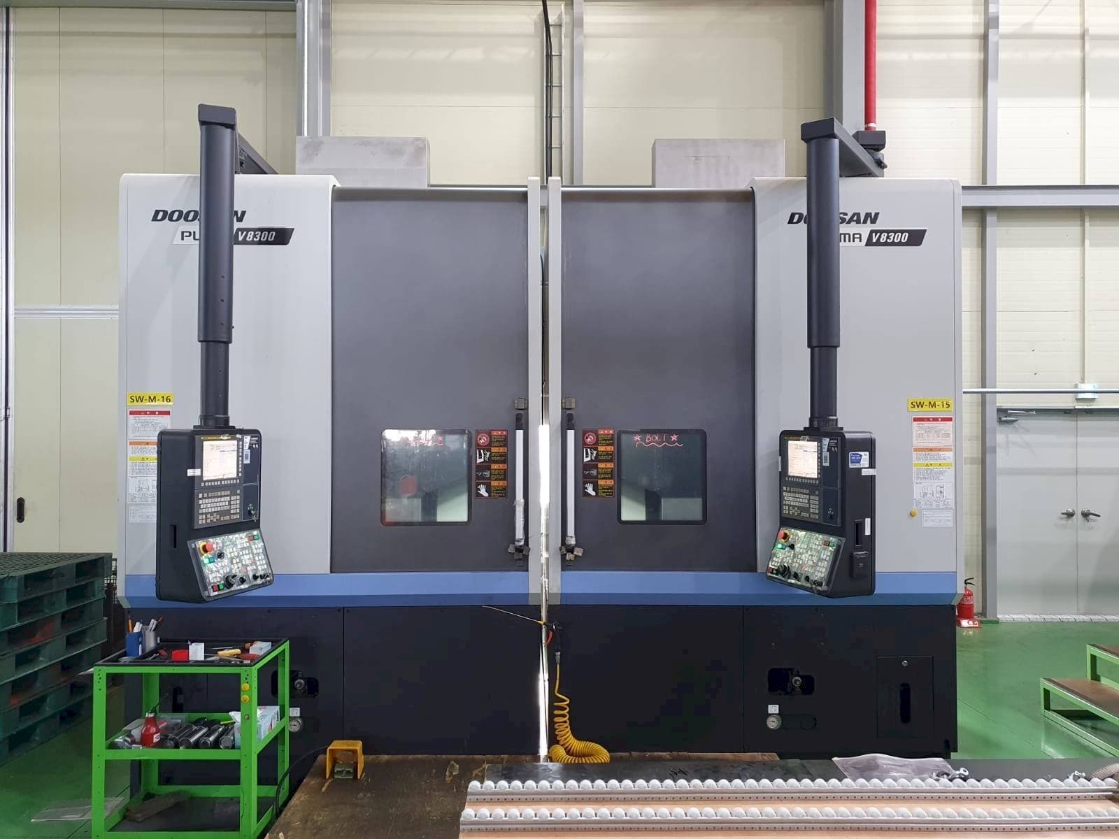 Makine  Doosan V8300R - Önden görünüm