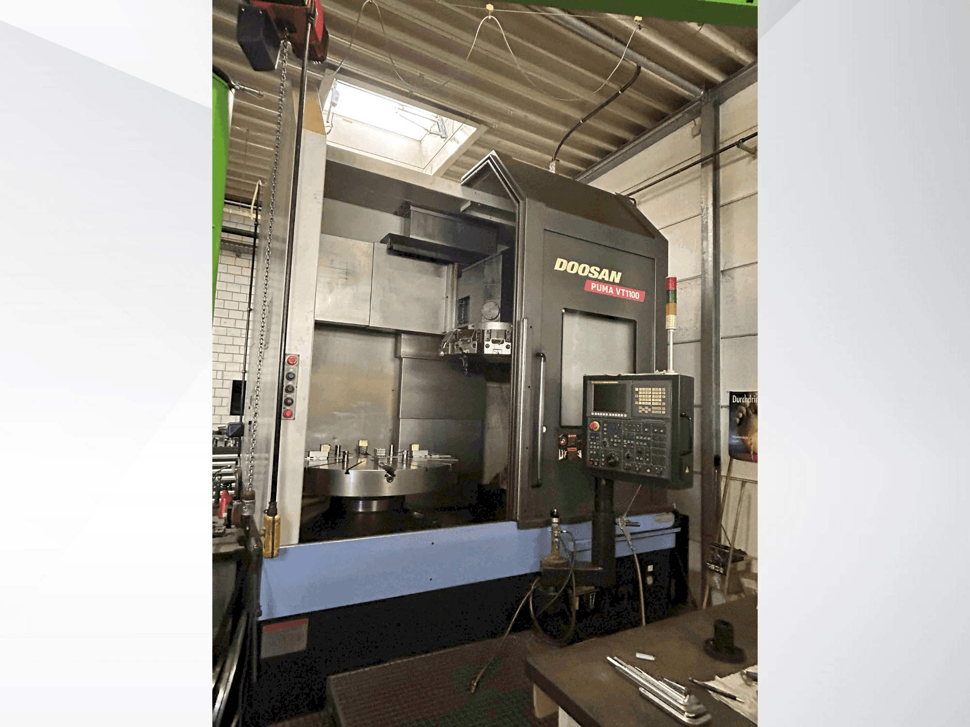 Makine  DOOSAN Puma VT1100 - Önden görünüm