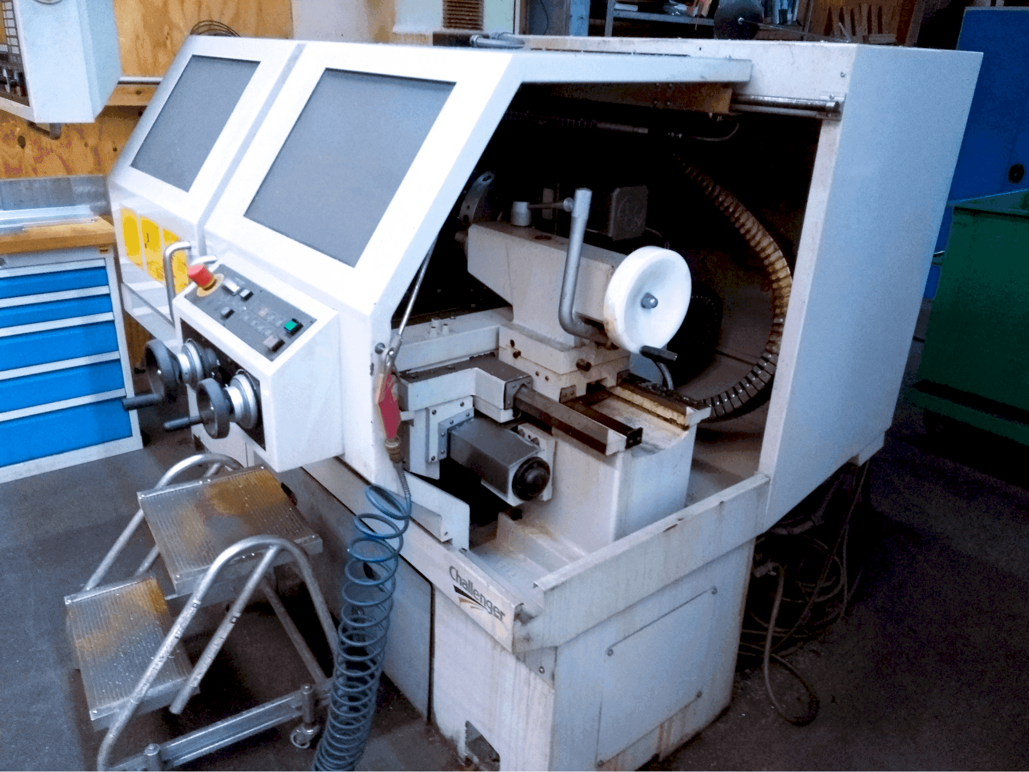 Makine  Challenger MICROTURN BNC 446 - Önden görünüm