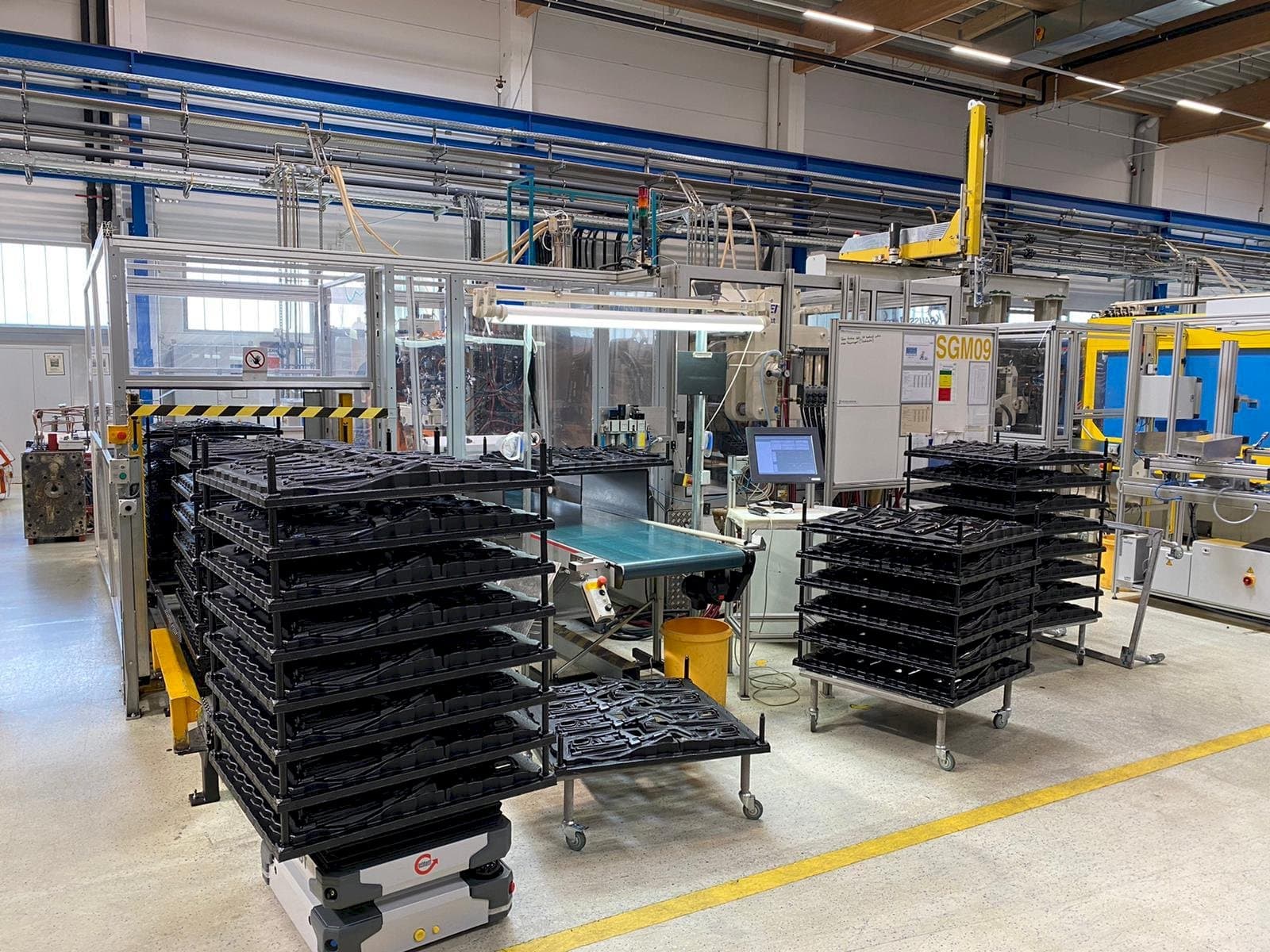 Makine  Krauss Maffei 650-1900-520 CZ Multinject - Önden görünüm