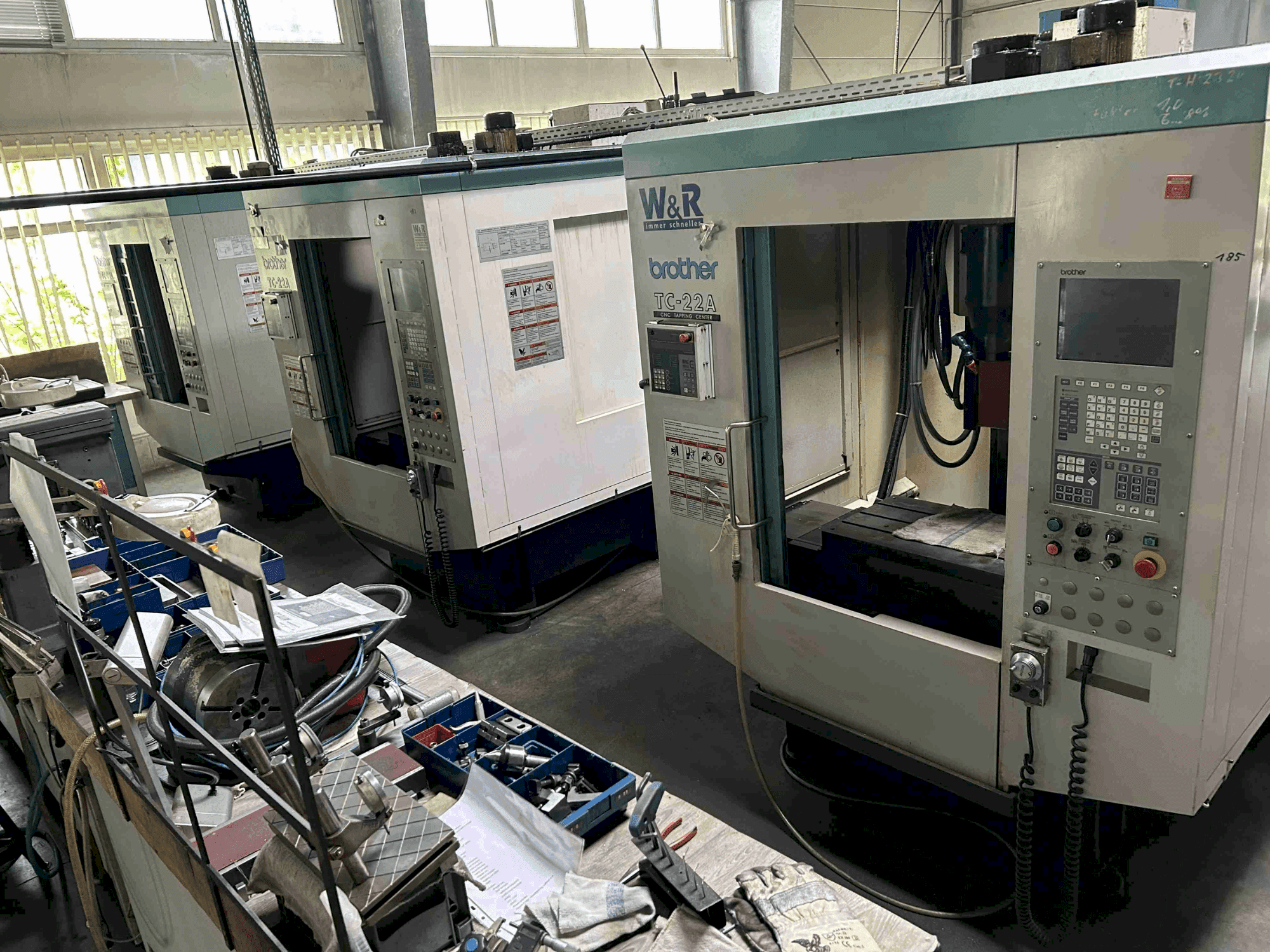 Makine  Brother TC-22A - Önden görünüm