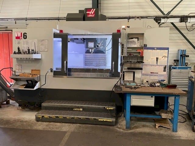 Makine  HAAS VM-6 - Önden görünüm