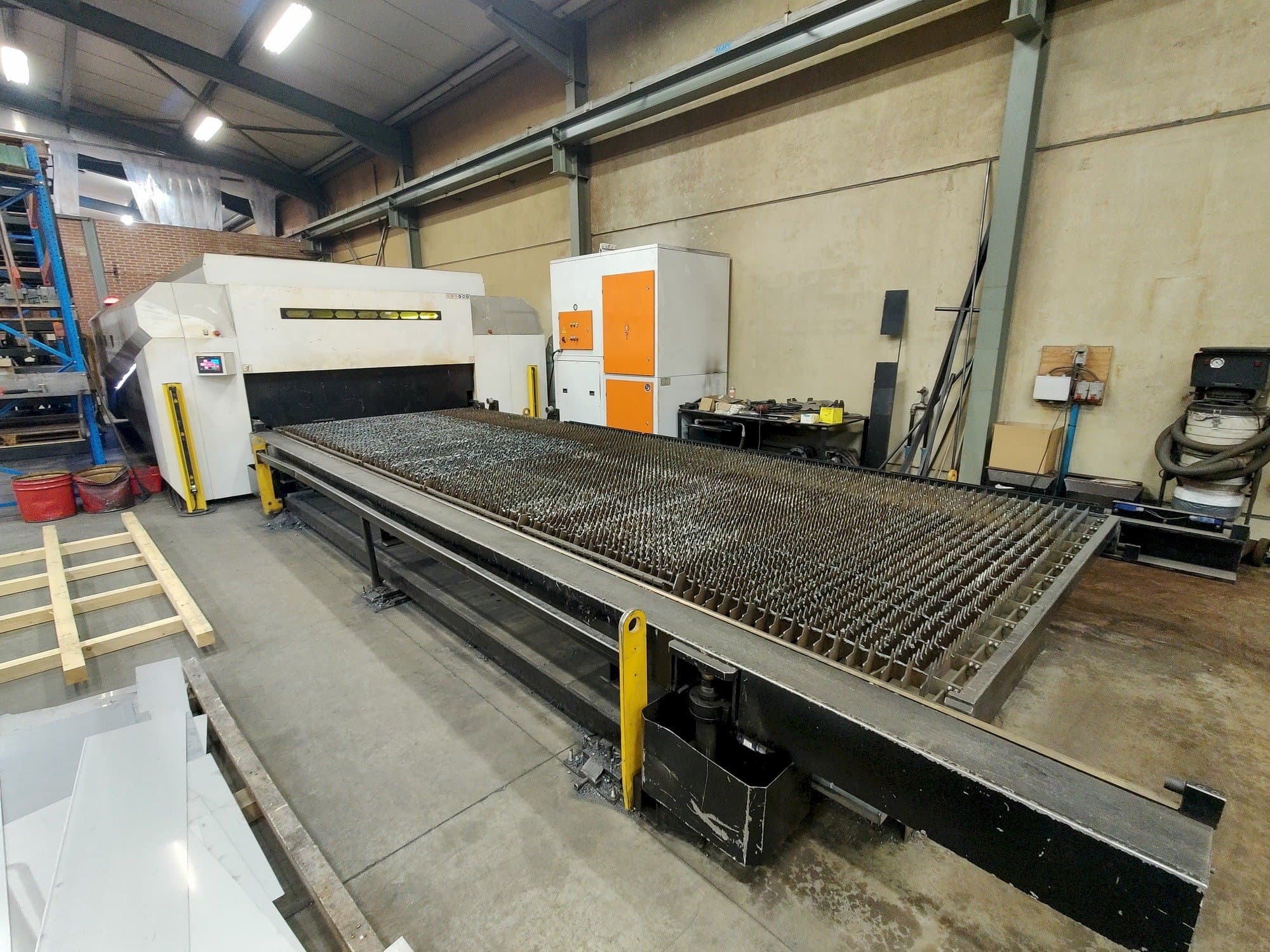 Makine  ERMAKSAN Fibermak Momentum Gen2 - Önden görünüm