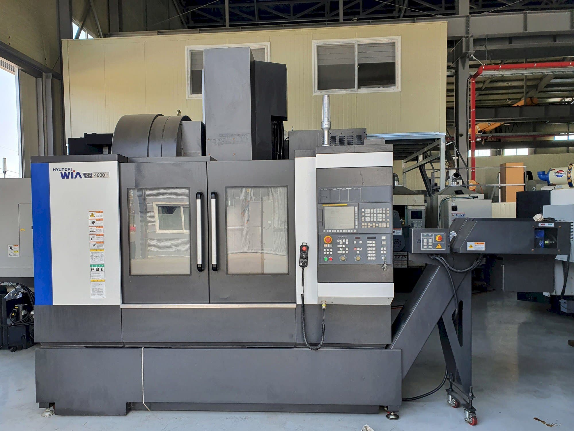 Makine  Hyundai Wia KF4600 - Önden görünüm