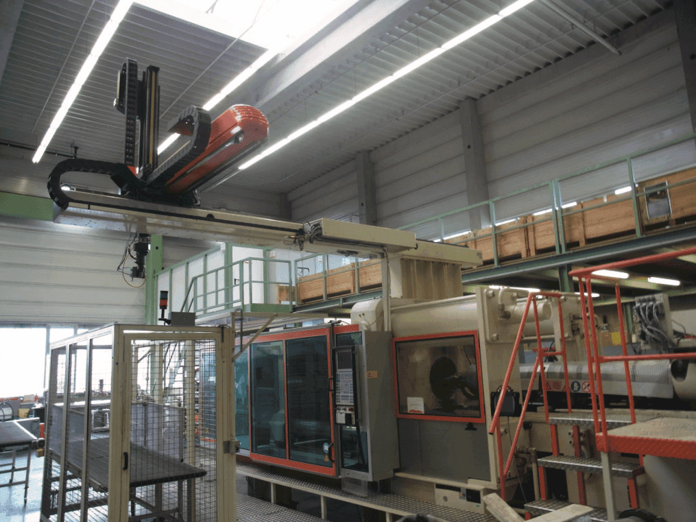 Makine  Krauss Maffei 650-6100 CM - Önden görünüm