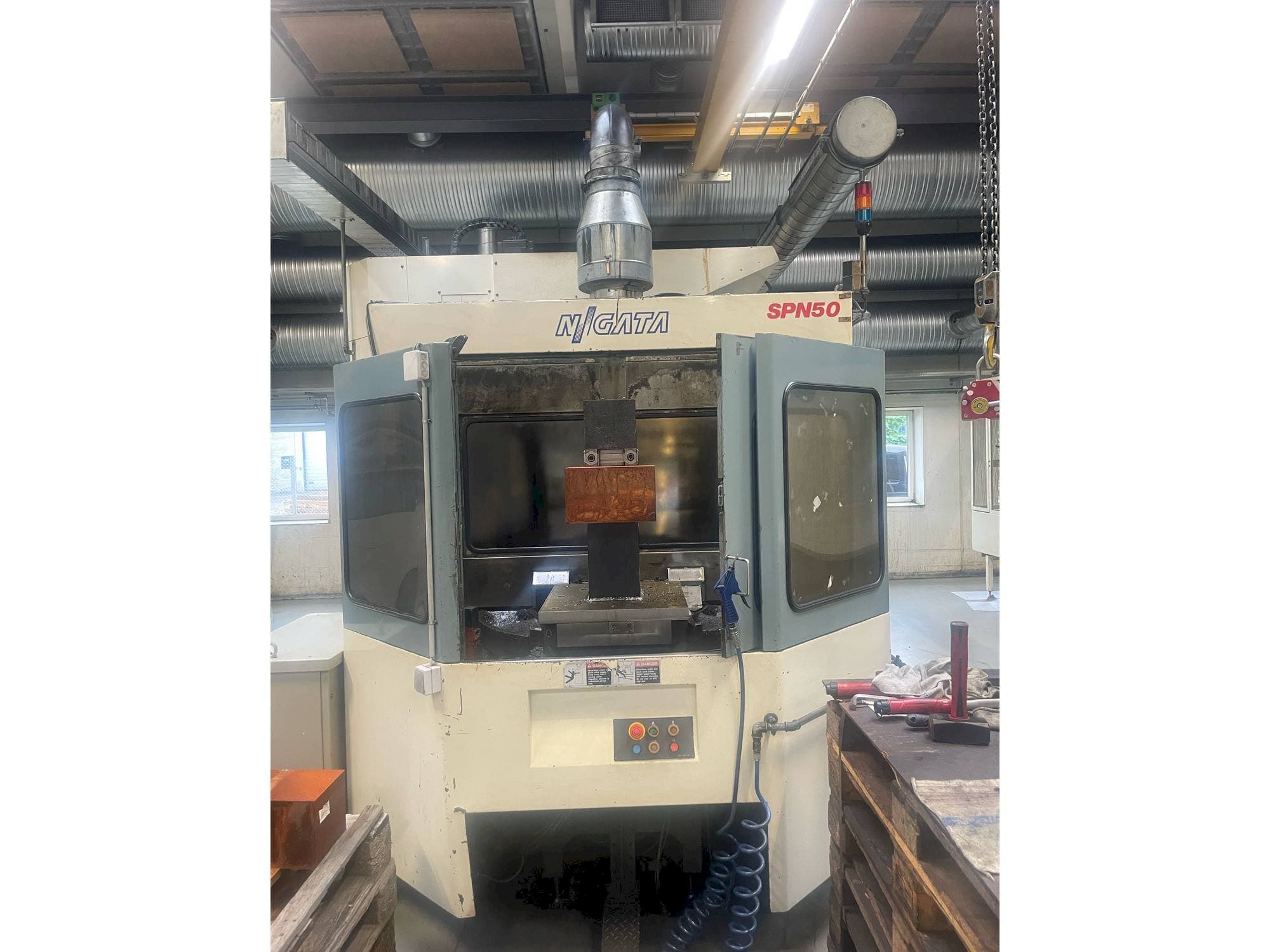 Makine  Niigata SPN 50 - Önden görünüm
