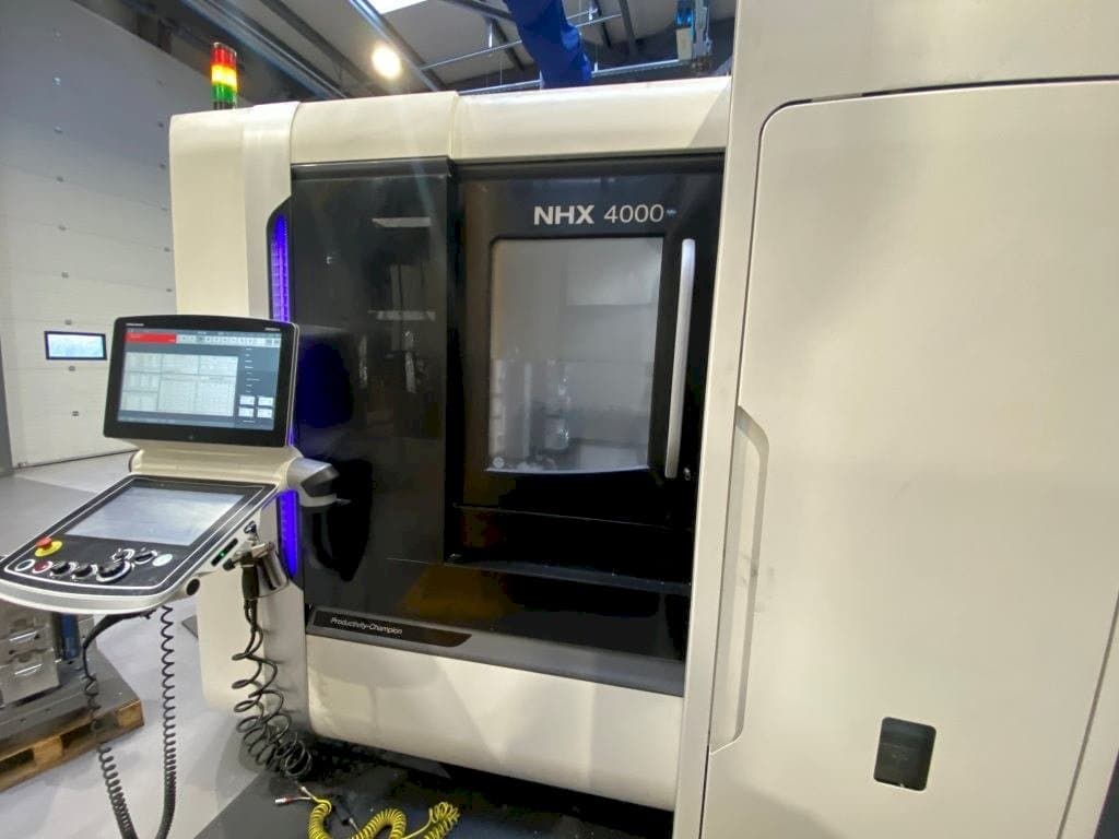 Makine  DMG MORI NHX 4000 - Önden görünüm