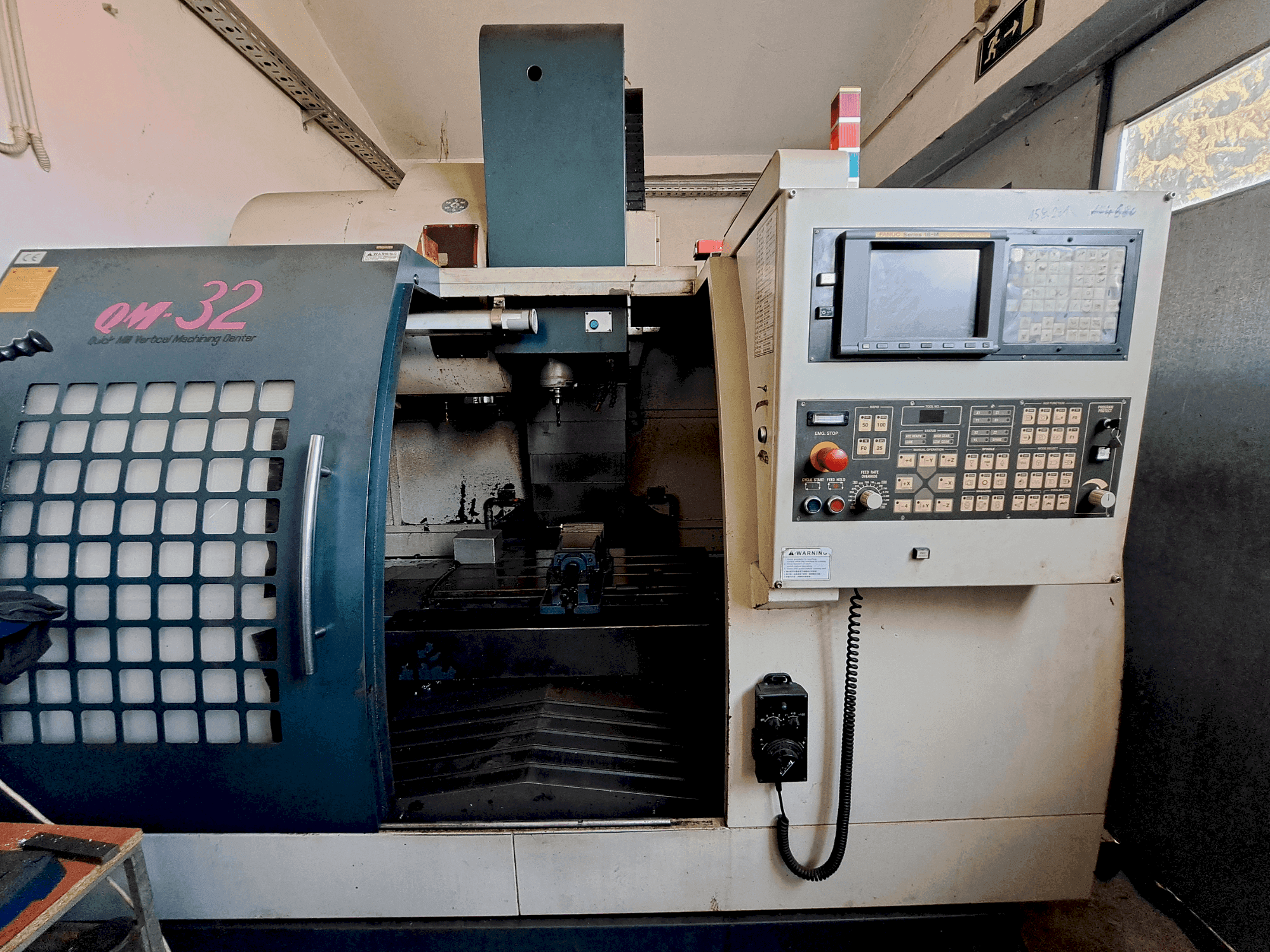 Makine  Feeler QM-32 - Önden görünüm